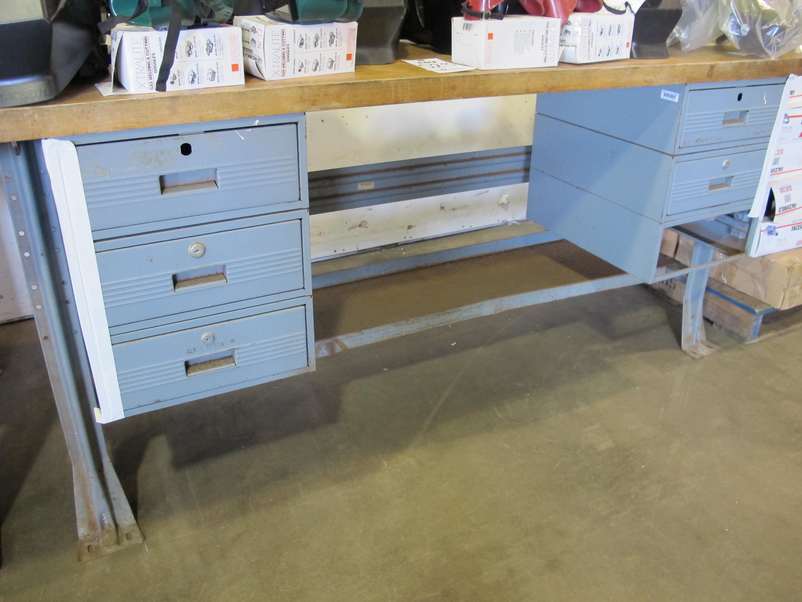 8' X 4' X 3/4" WELDING TABLE W/ VISE (G-49) LOADING & HANDLING FEE $25-