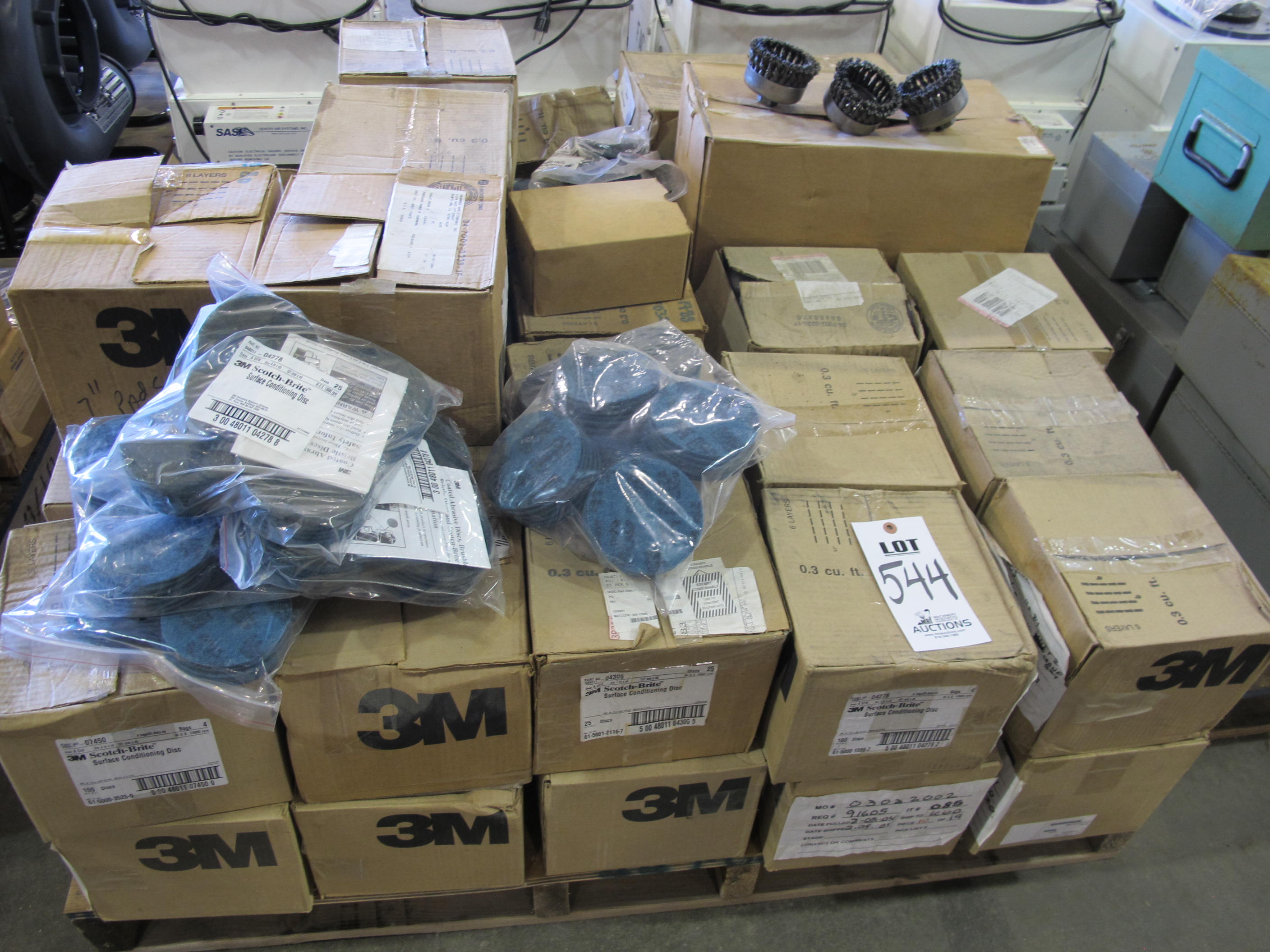 LOT ASSORTED 3M DISCS & WIRE WHEELS (G-49) LOADING & HANDLING FEE $15-