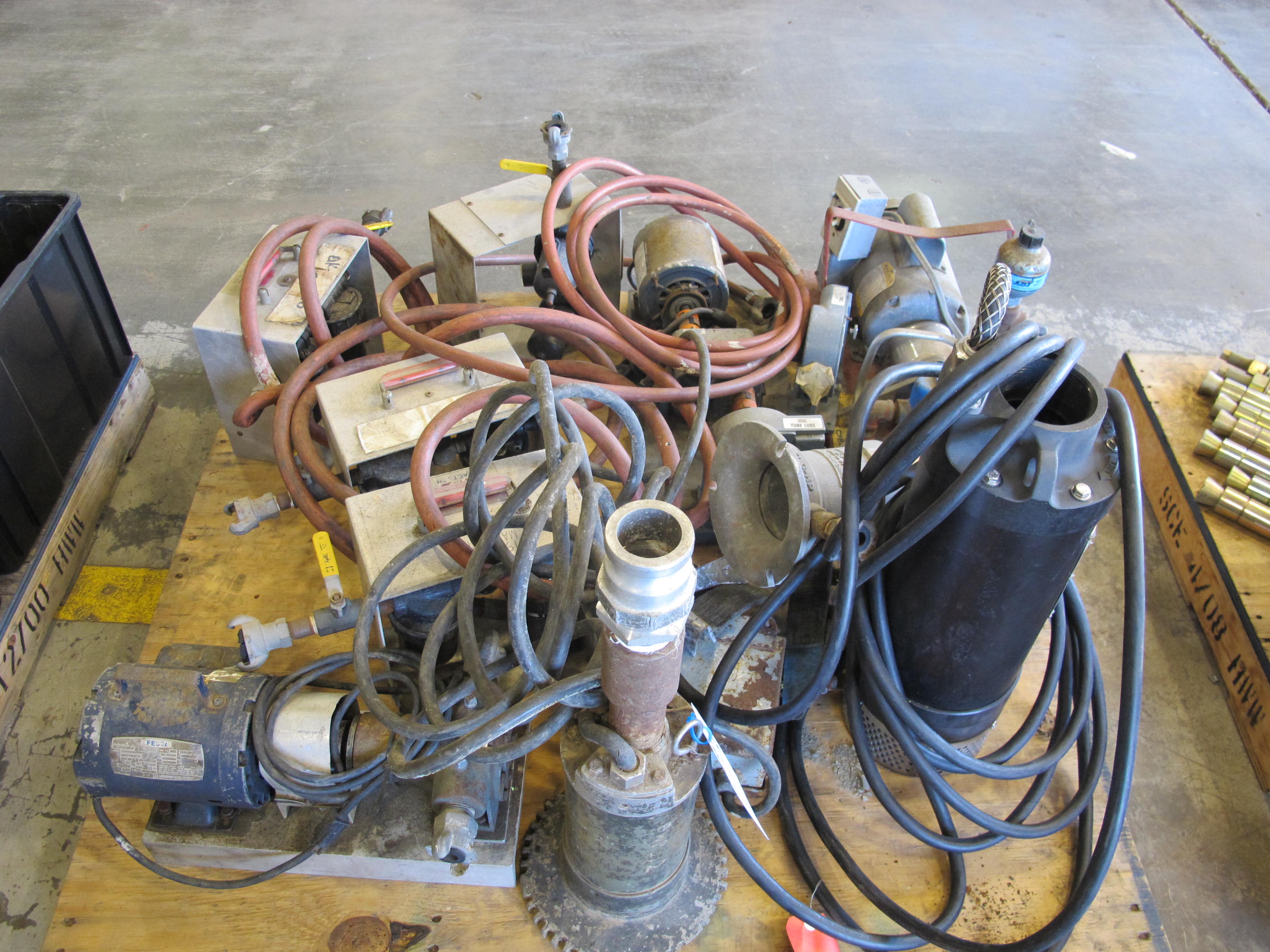 LOT ASSORTED AIR REGULATORS & MOTORS (G-49) LOADING & HANDLING FEE $15-