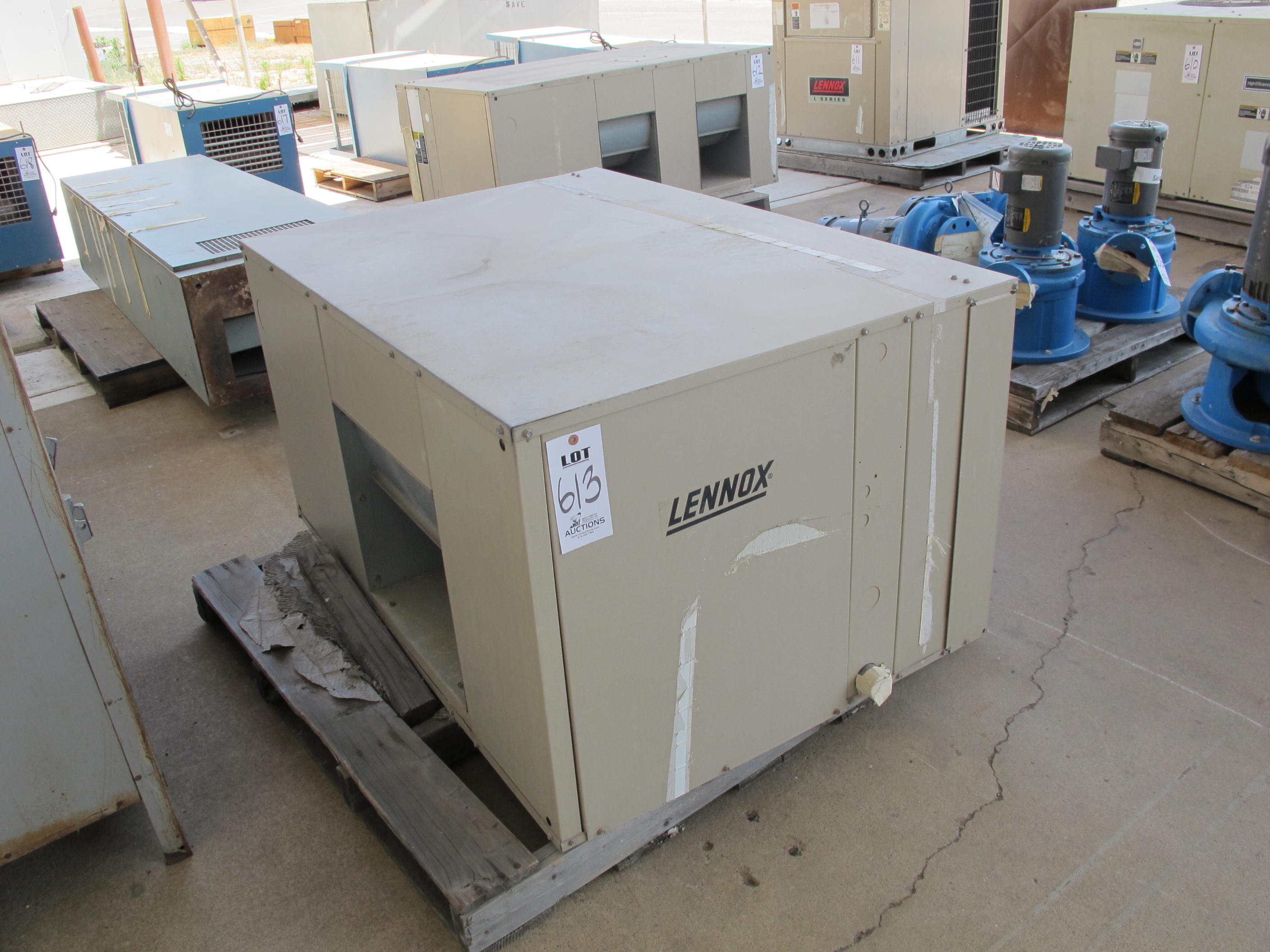 LENNOX MODEL CBH17-95V-2 AIR CONDITIONING UNIT, SINGLE PHASE, S/N 5600G06613 (G-49) LOADING & HANDLING FEE $15-
