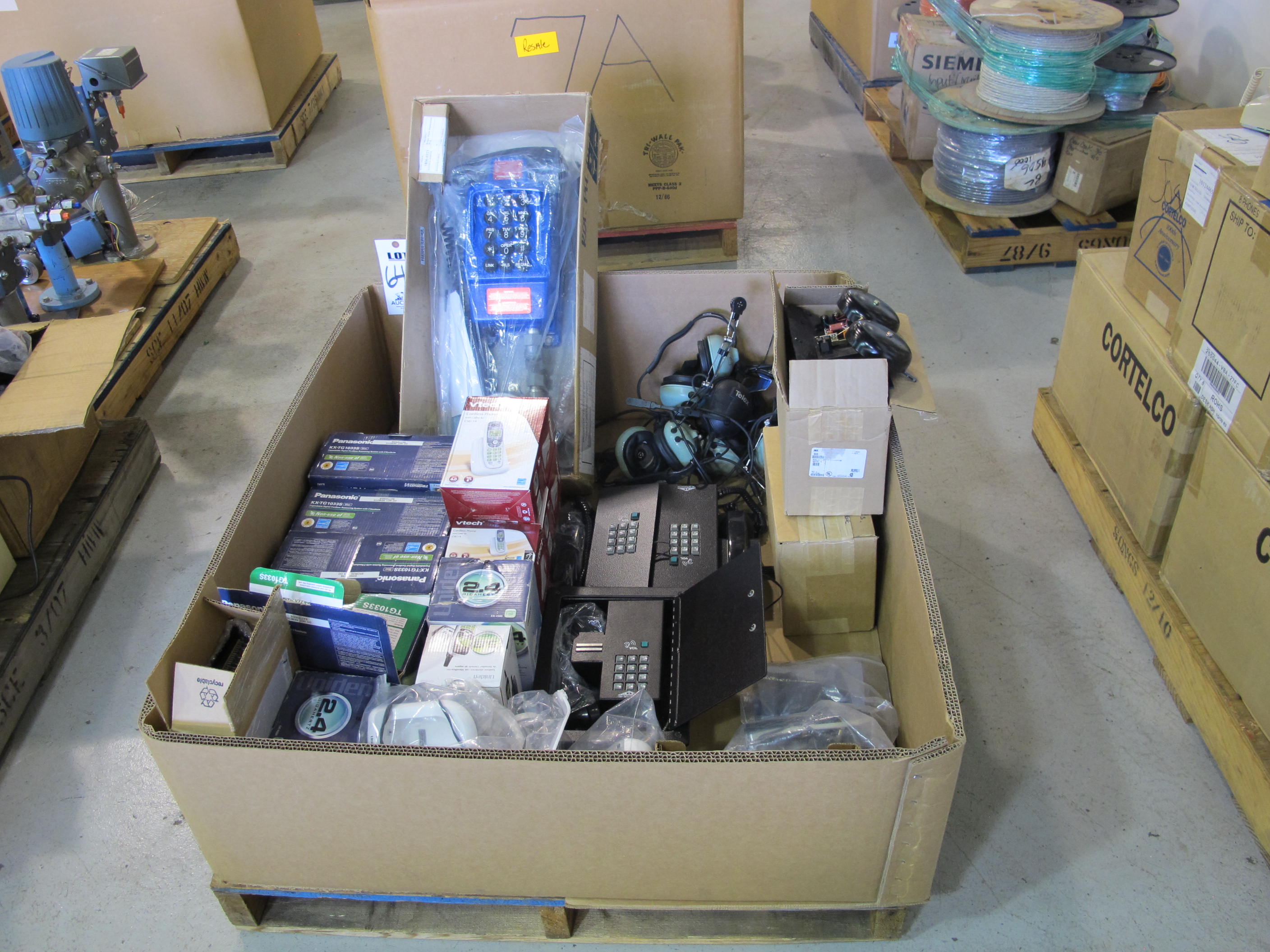 LOT PALLET ASSORTED PHONES (G-49) LOADING & HANDLING FEE $15-