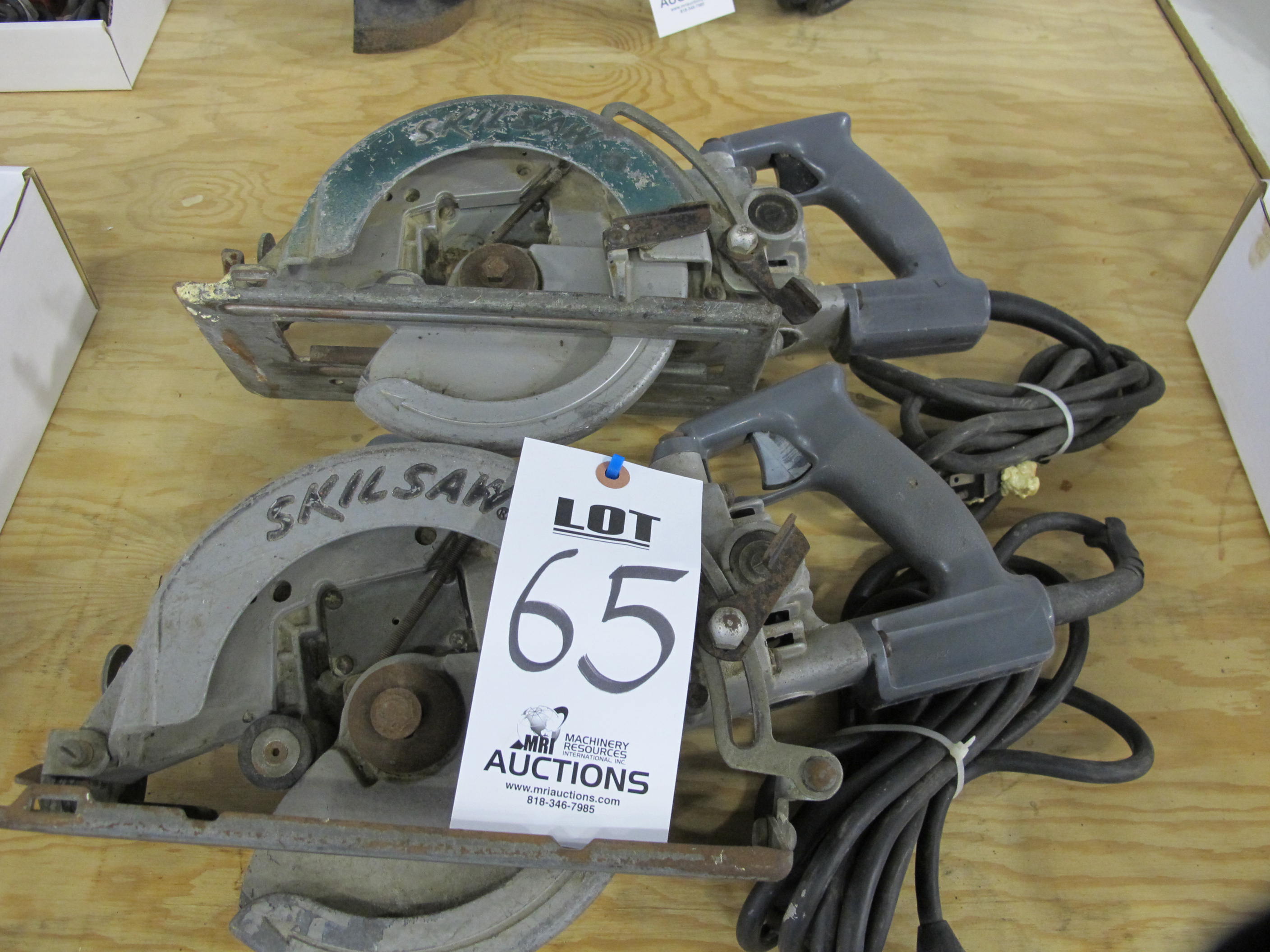 LOT (2) SKILLSAW ELECTRIC HAND SAWS (G-49) LOADING & HANDLING FEE $5-