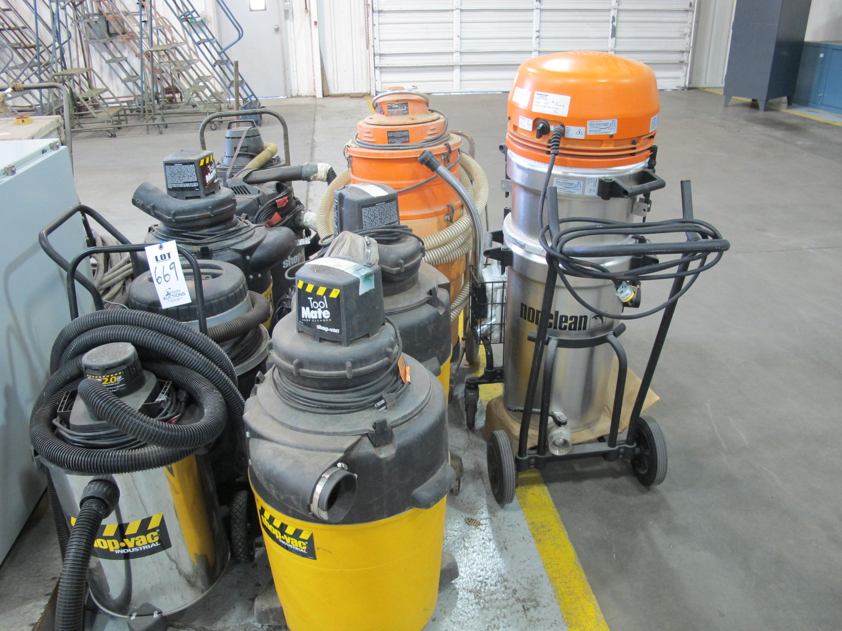 LOT ASSORTED SHOP VACS (G-49) LOADING & HANDLING FEE $15-