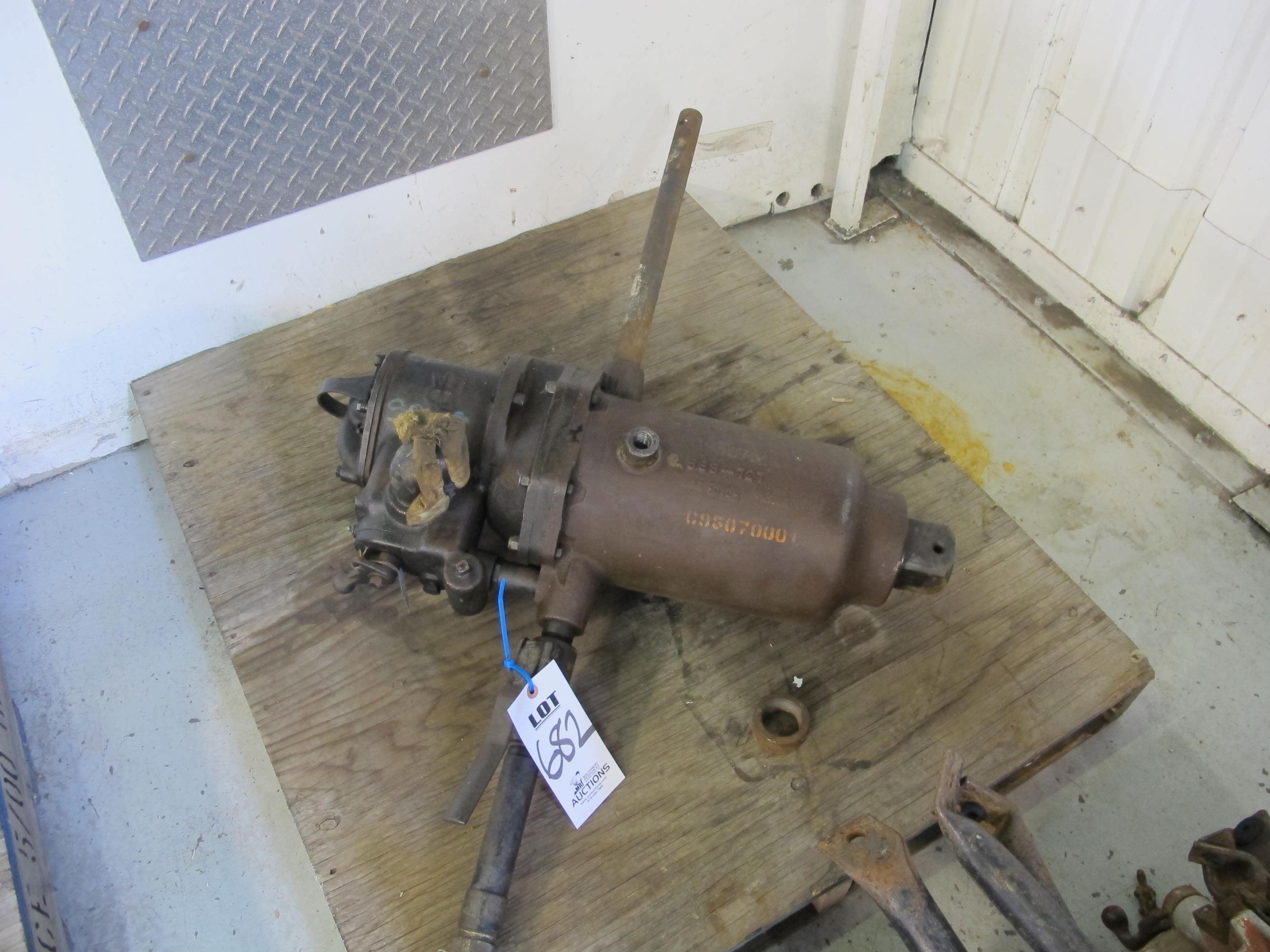 3" PNEUMATIC IMPACT WRENCH (G-49) LOADING & HANDLING FEE $15-