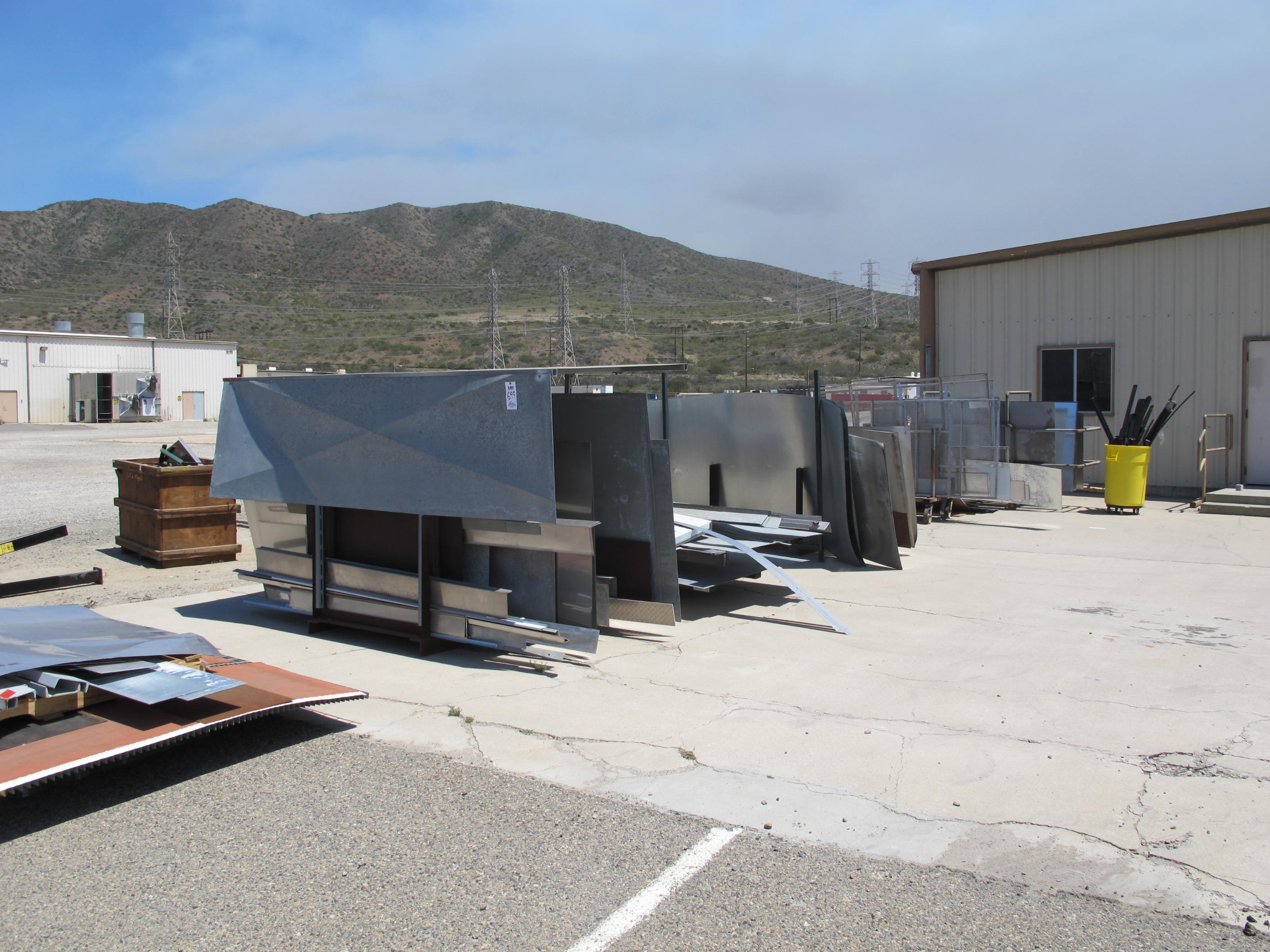 LOT ASSORTED AIR CONDITIONING DUCT PARTS (G-49) LOADING & HANDLING FEE $150-