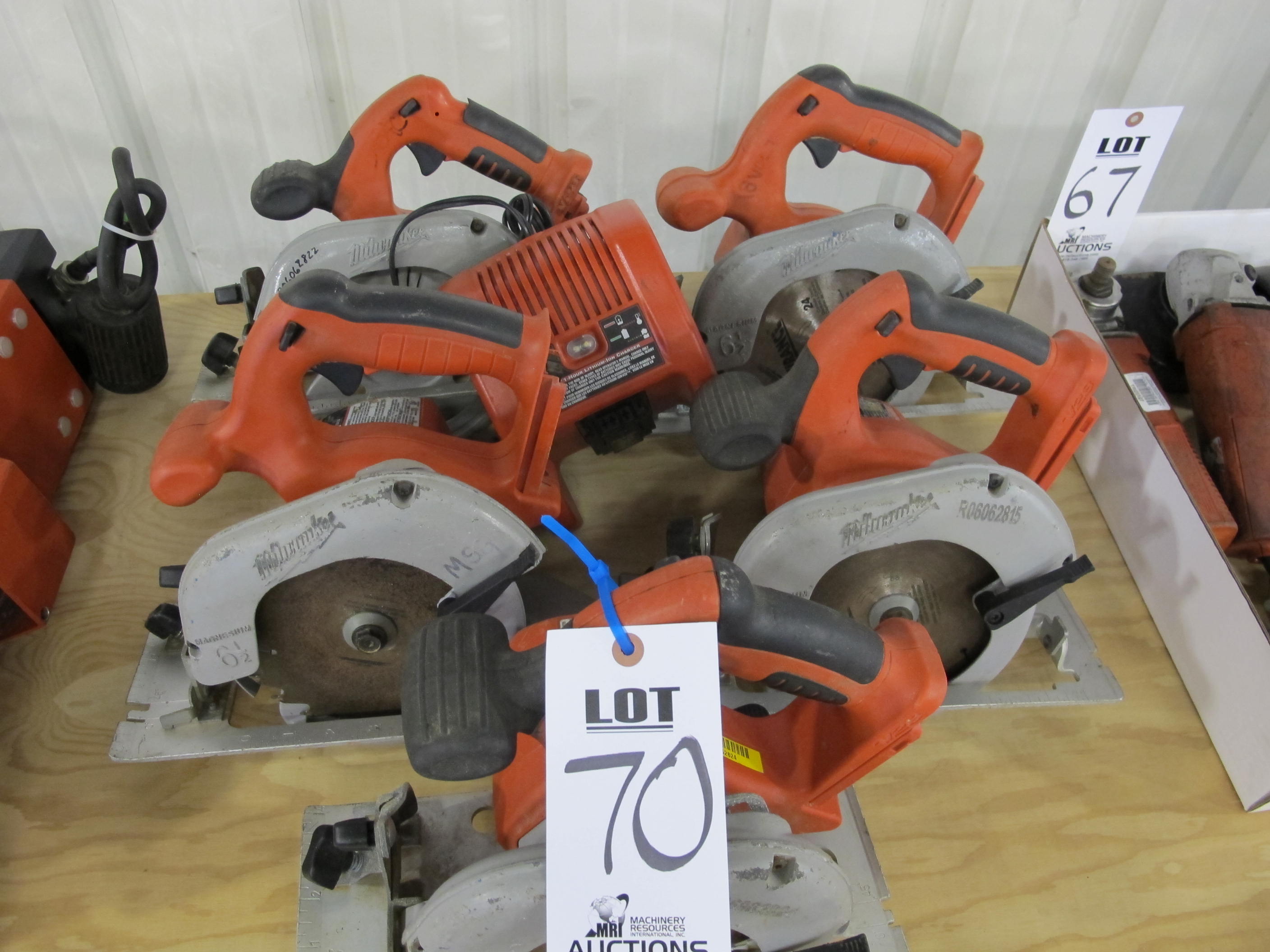 LOT ASSORTED HAND SAWS  (G-49) LOADING & HANDLING FEE $5-