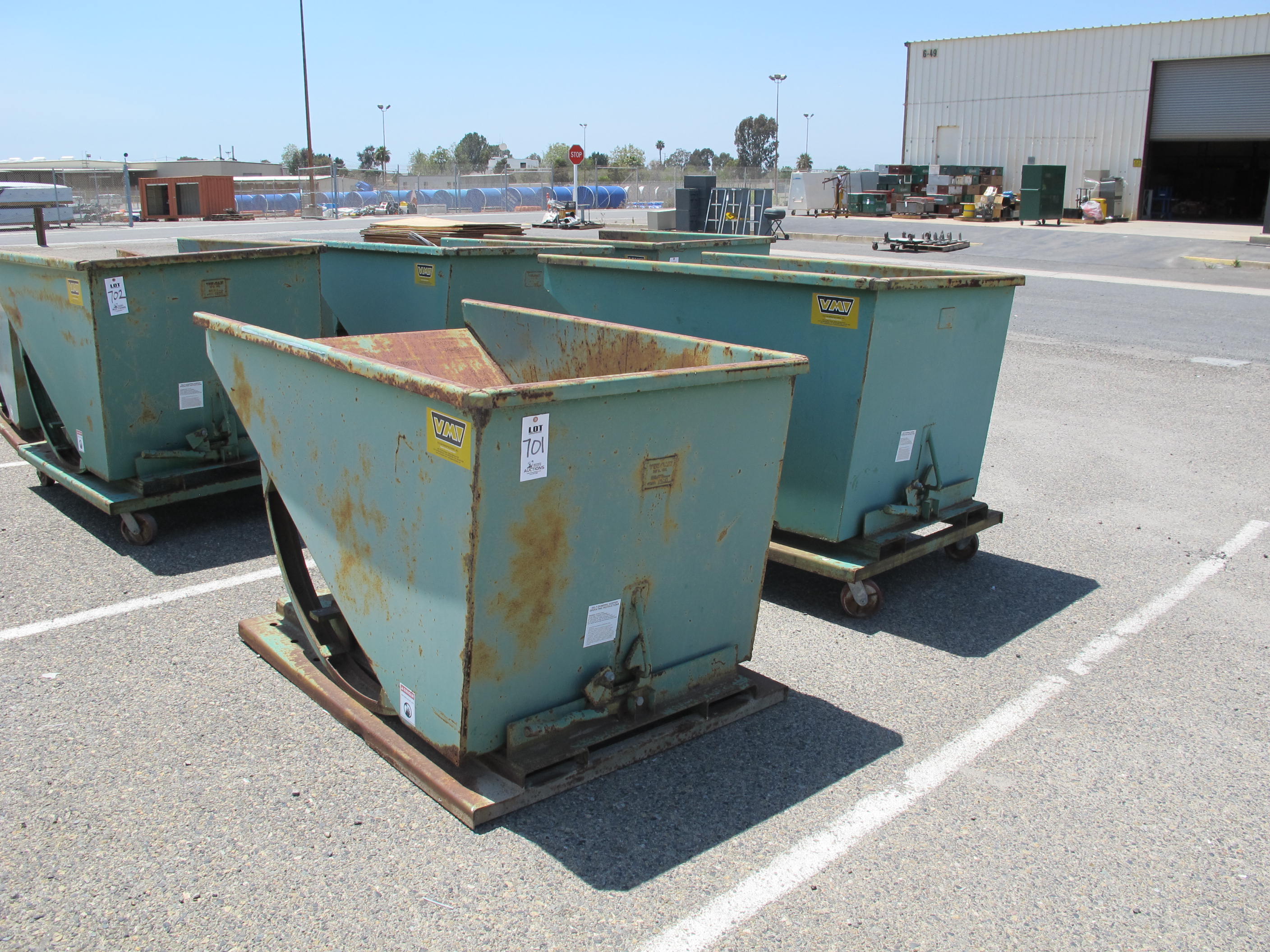 LOT METAL HORSES (G-49 OUTSIDE) LOADING & HANDLING FEE $10-