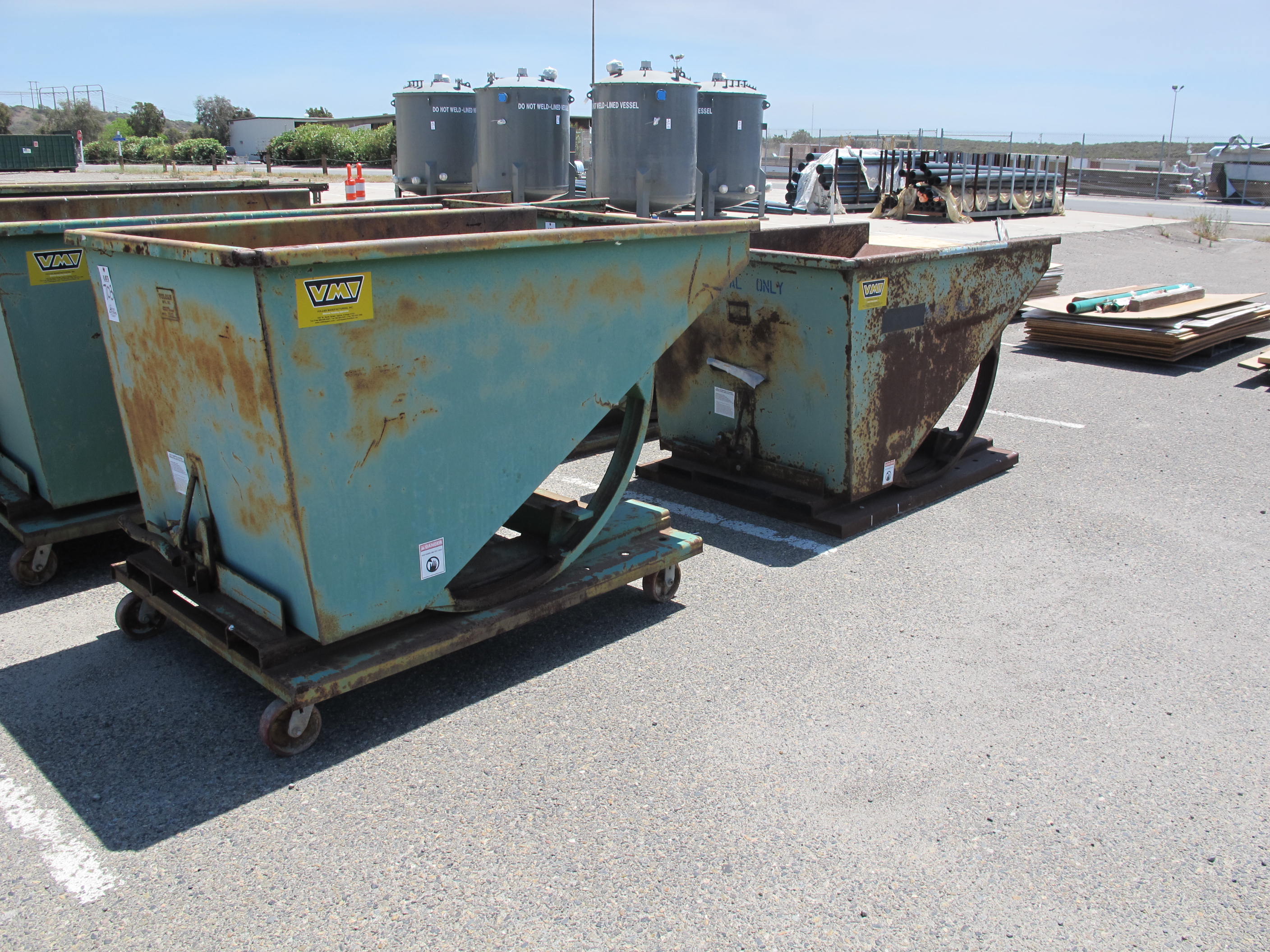 LOT (2) VMI SELF DUMP HOPPERS (G-49 OUTSIDE) LOADING & HANDLING FEE $30-