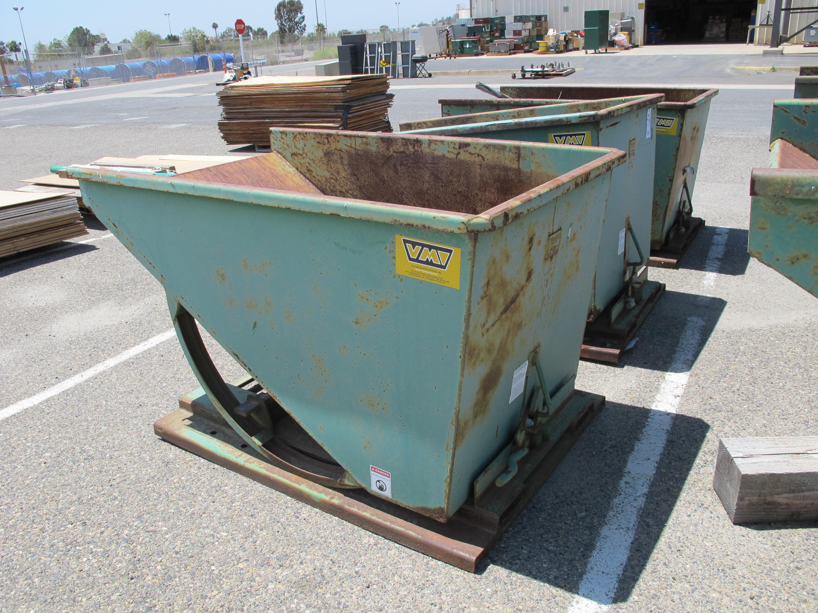 LOT (2) VMI SELF DUMP HOPPERS (G-49 OUTSIDE) LOADING & HANDLING FEE $30-