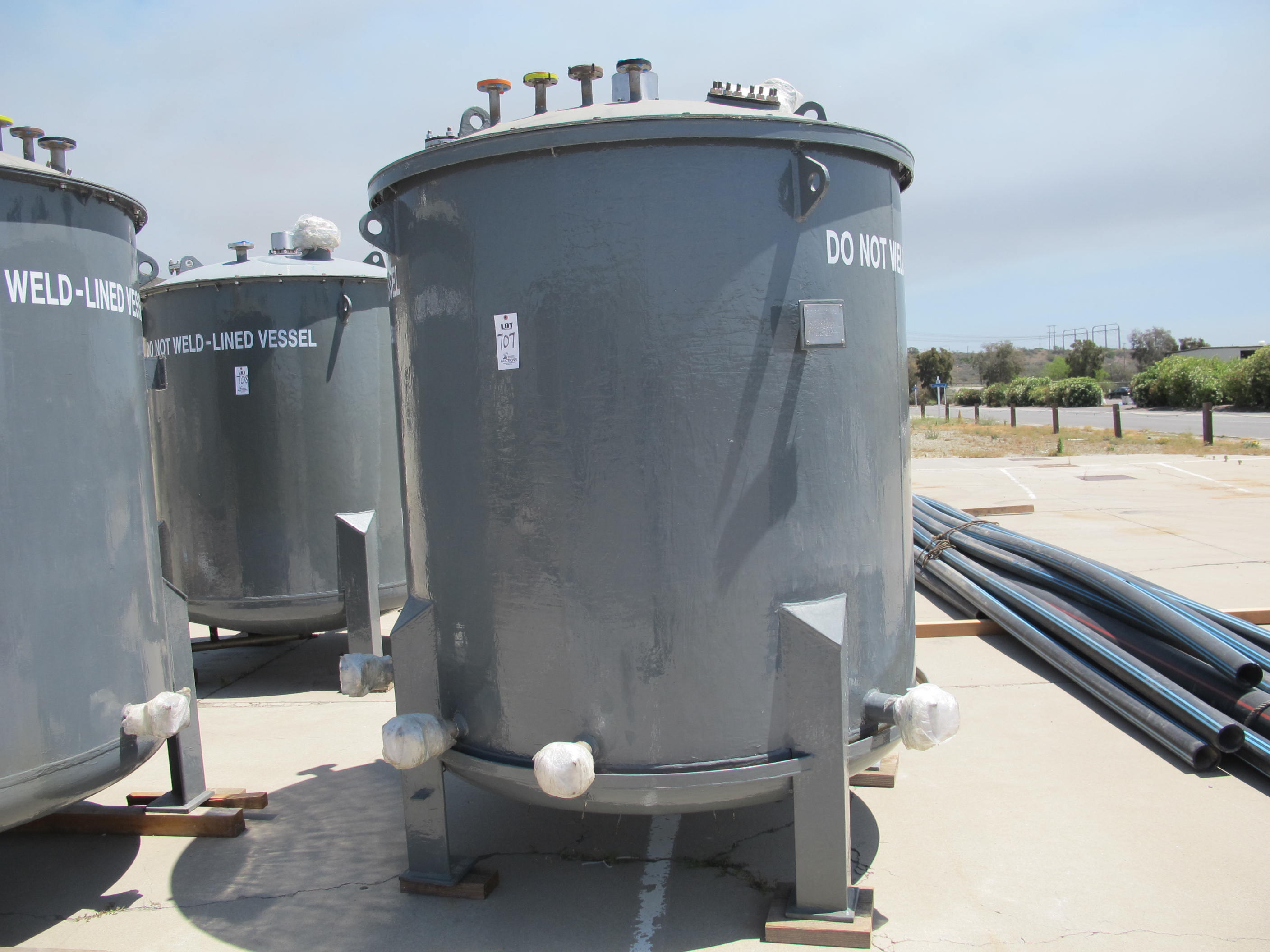 SIEMENS WATER TECHNOLOGIES MODEL 103020014 WATER TANK, LINED VESSEL, S/N 3014A100, MFG 8/2011 (G-49 OUTSIDE) LOADING & HANDLING FEE $250-