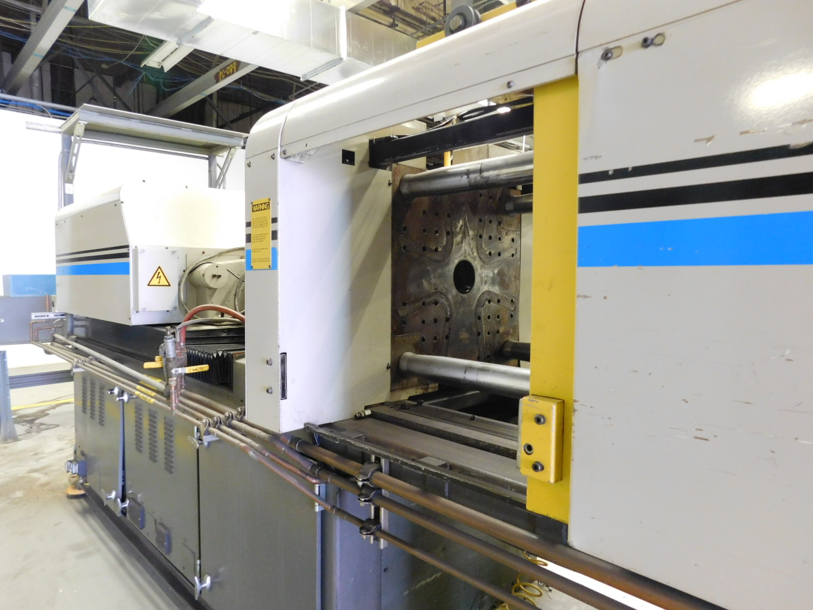 1990 CINCINNATI MILACRON INJECTION MOLDING PRESS W/FANUC CNC CONTROL, FANUC AUTOSHOT, MODEL 100-D, TYPE A07B-1005-B012, 100 TON, SHOT SIZE: 4 OZ, S/N A907E0217-71