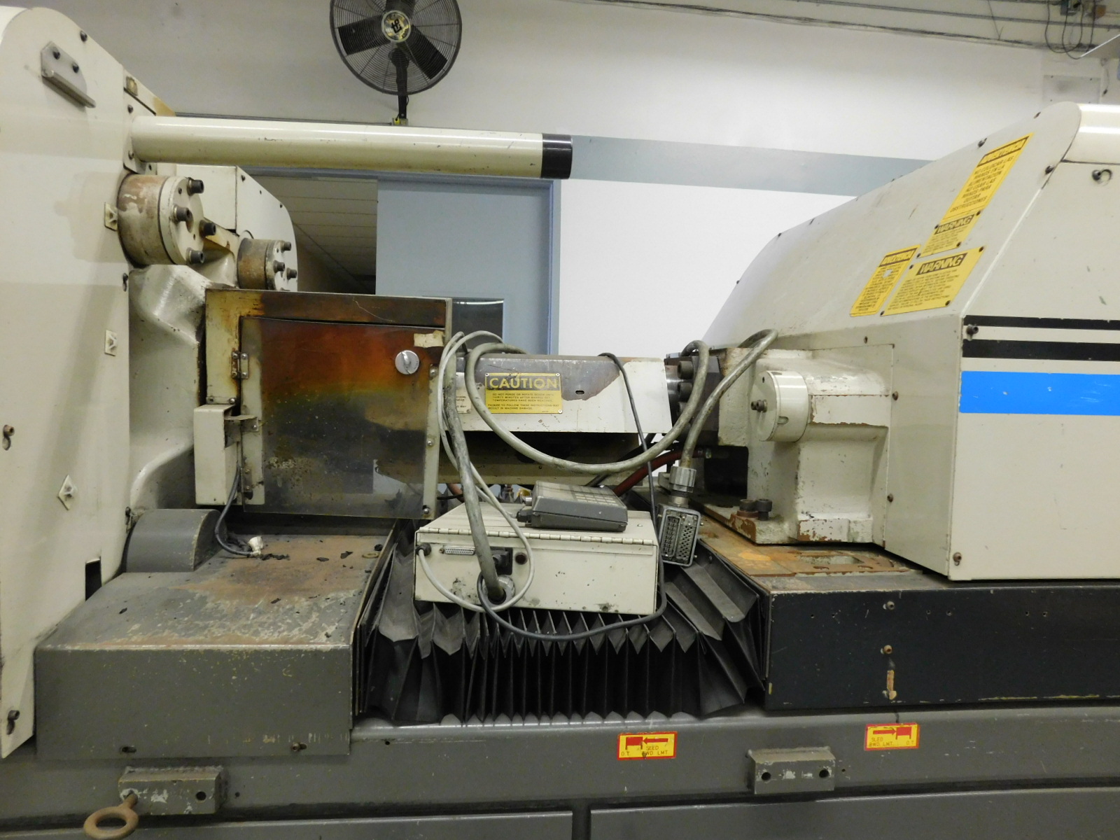 1990 CINCINNATI MILACRON INJECTION MOLDING PRESS W/FANUC CNC CONTROL, FANUC AUTOSHOT, MODEL 100-D, TYPE A07B-1005-B012, 100 TON, SHOT SIZE: 4 OZ, S/N A907E0217-71