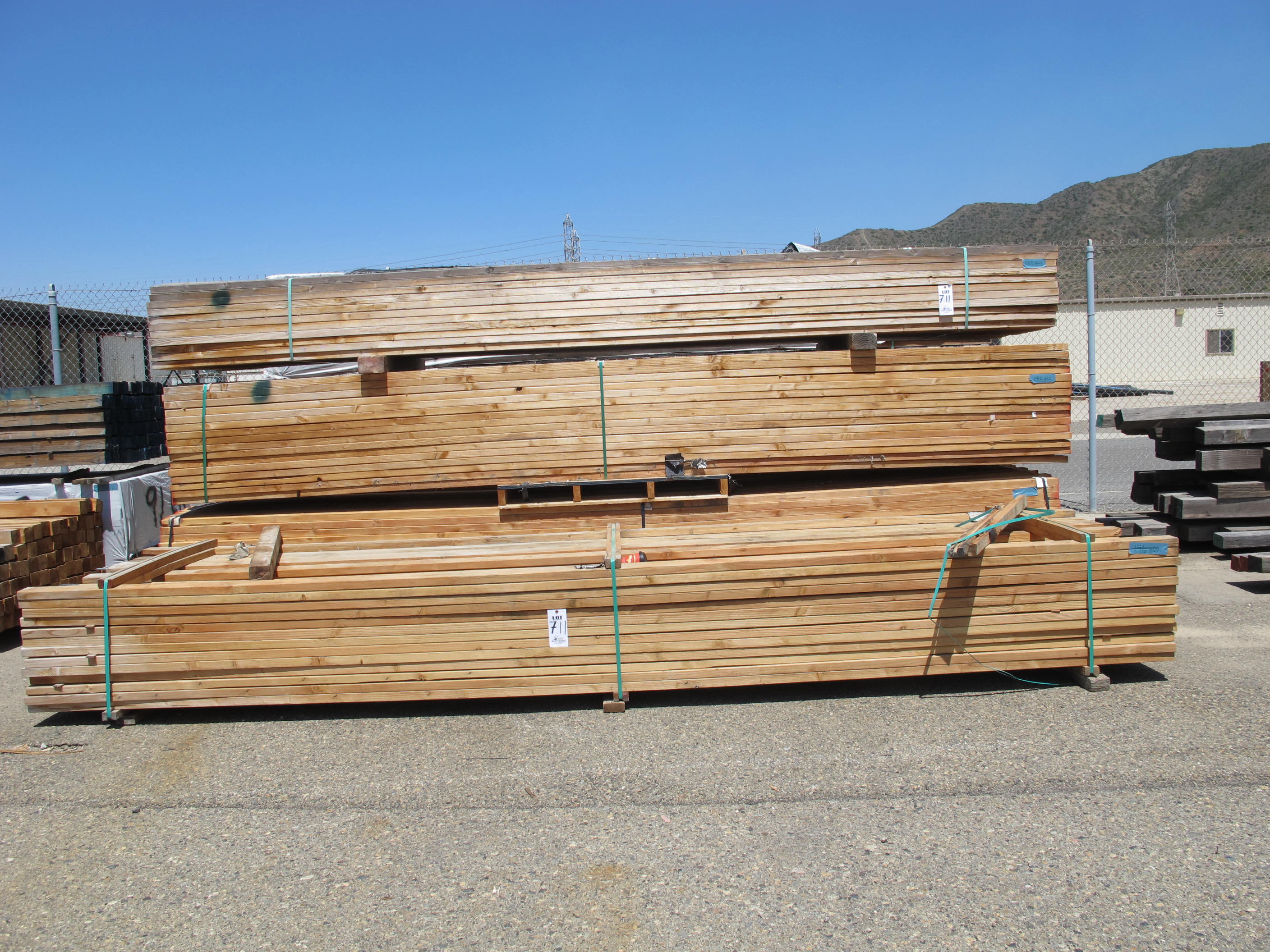 LOT (7) BUNDLES 4" X 4" X 60' LUMBER (602 TOTAL PCS) (G-49 YARD) LOADING & HANDLING FEE $105-