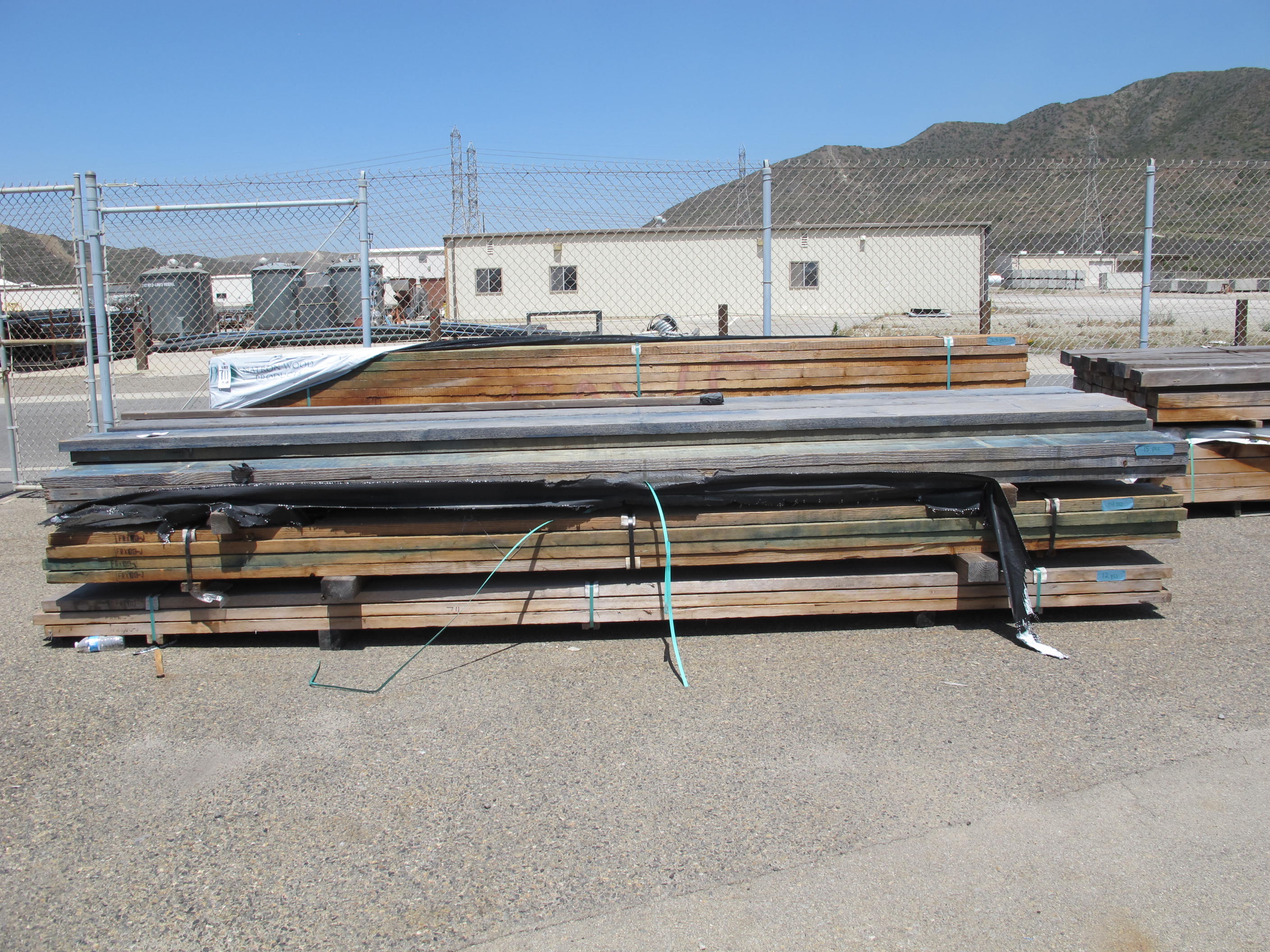 LOT (7) BUNDLES 4" X 4" X 60' LUMBER (602 TOTAL PCS) (G-49 YARD) LOADING & HANDLING FEE $105-