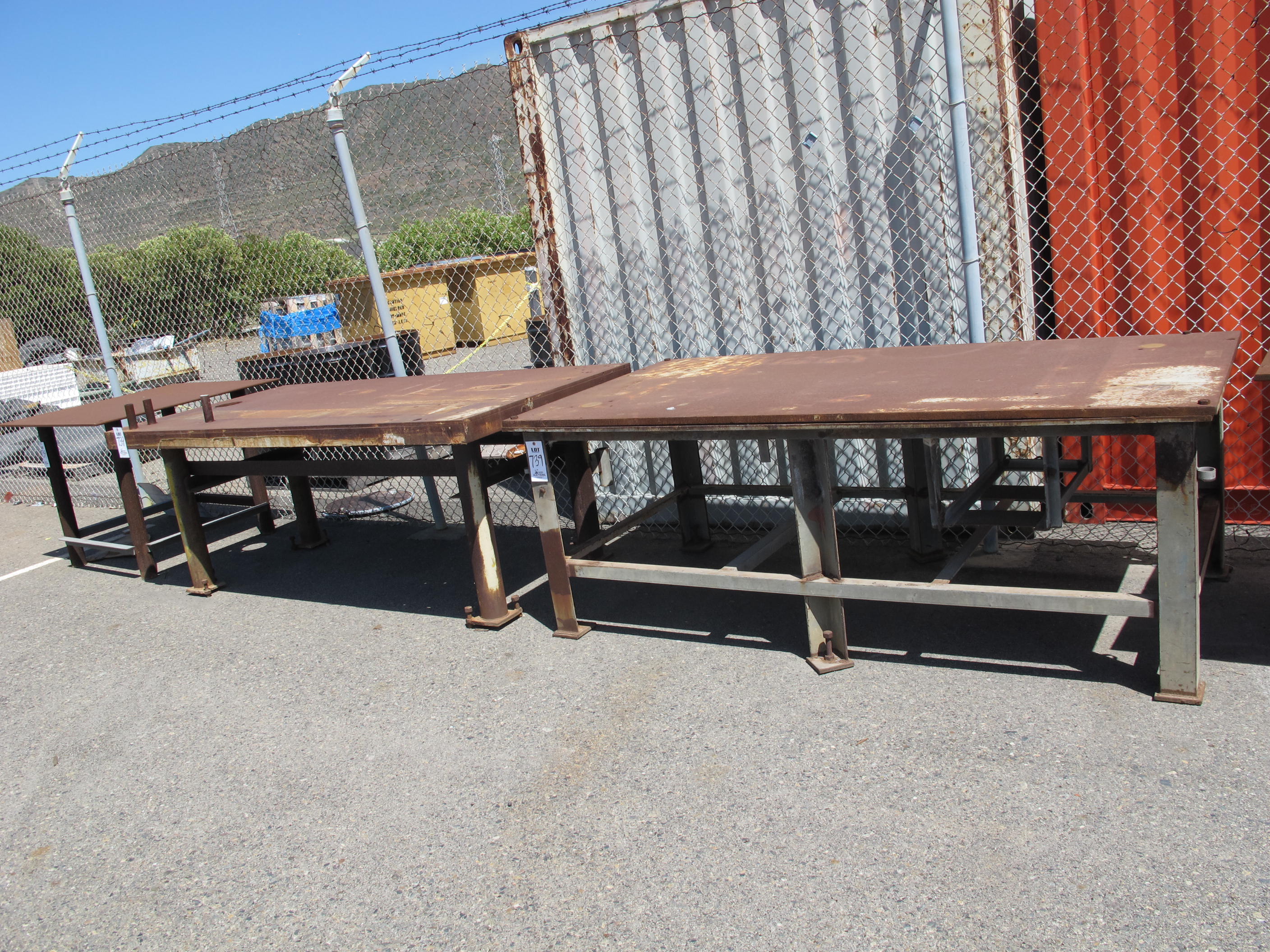 LOT (4) WERNER 10' LADDERS (G-49 YARD) LOADING & HANDLING FEE $20-