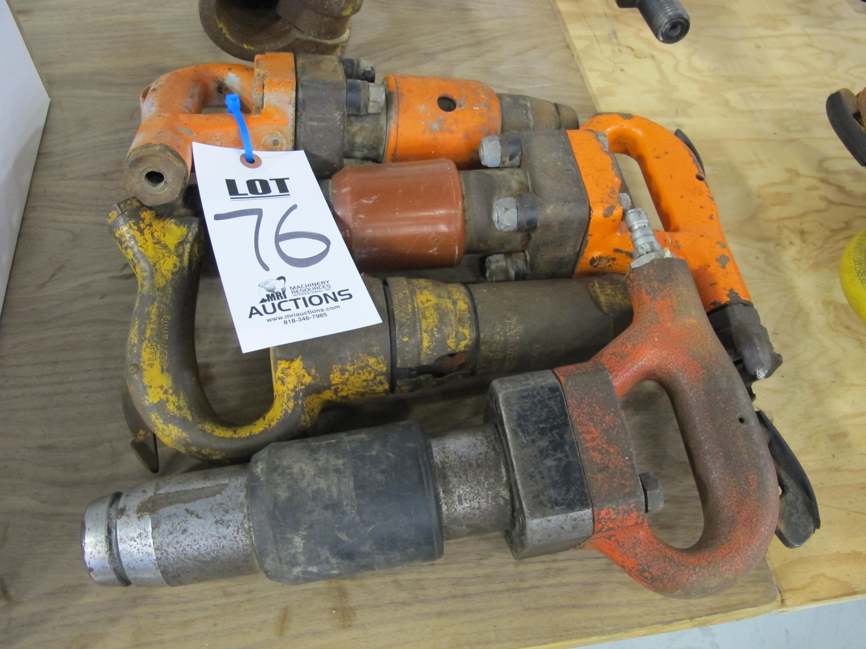 LOT (4) ASSORTED PNEUMATIC CHIPPING HAMMERS (G-49) LOADING & HANDLING FEE $5-