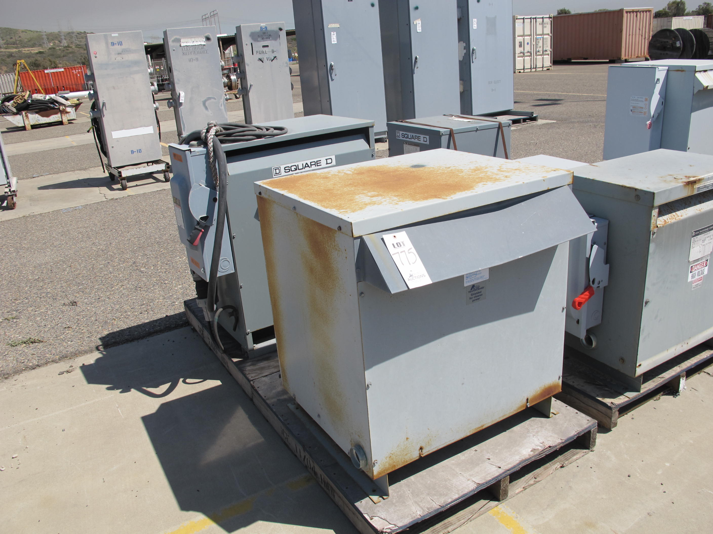 LOT (2) SQUARE D TRANSFORMERS (G-49 YARD) LOADING & HANDLING FEE $30-
