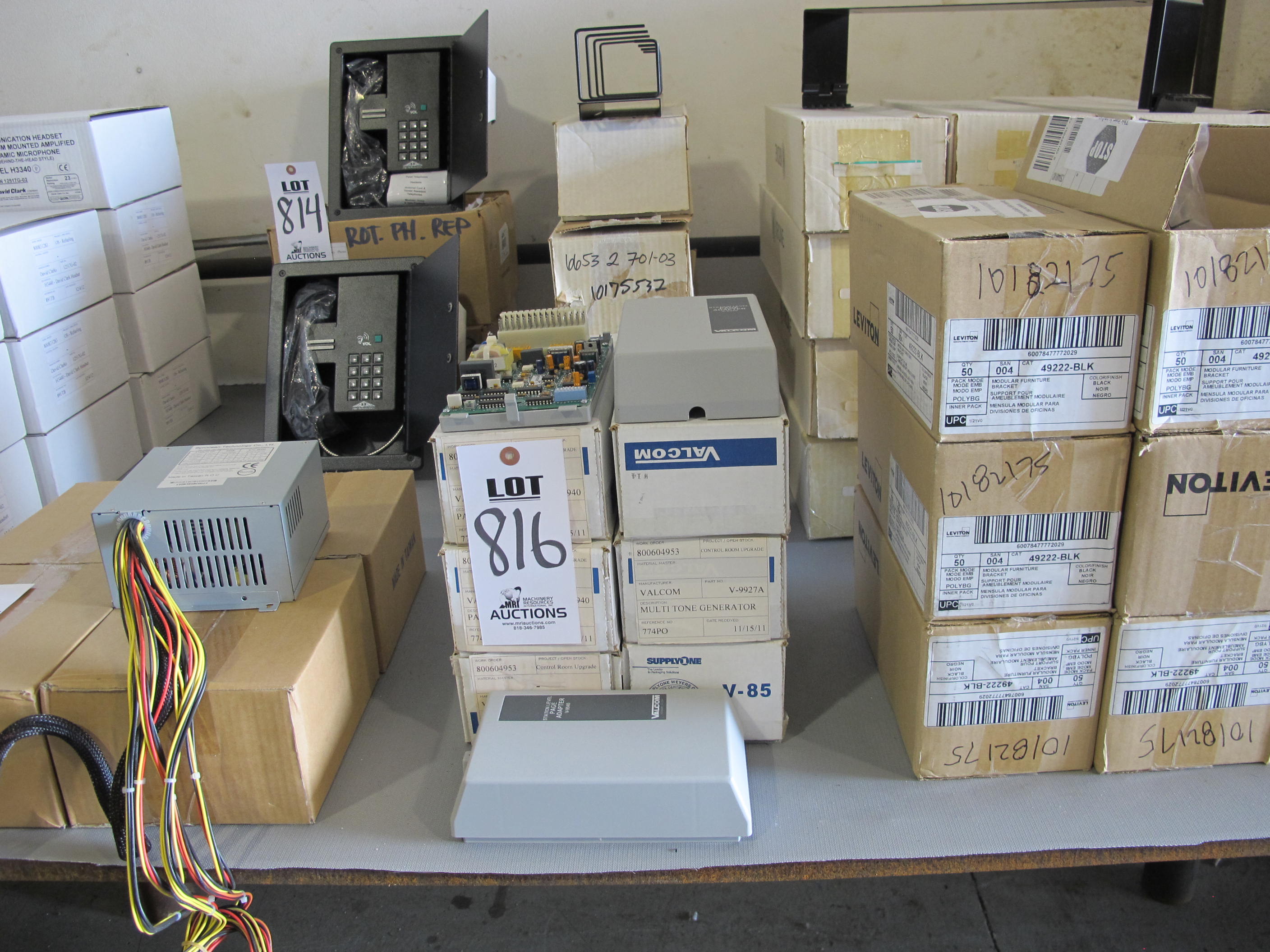 LOT DAVID CLARK MODEL H3340 COMMUNICATION HEADSET W/ BOOM (G-49) LOADING & HANDLING FEE $5-