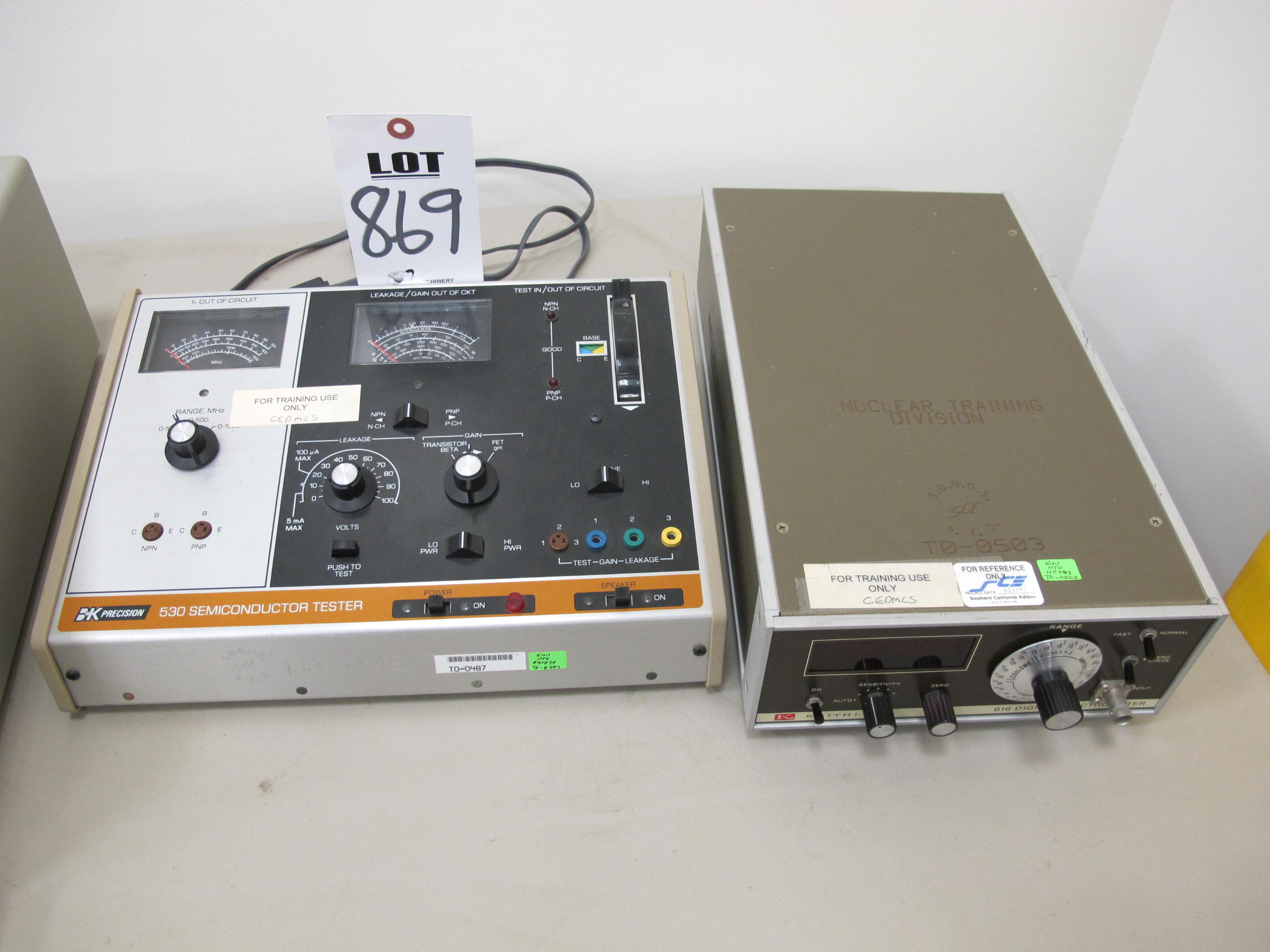 LOT (2) VTM VIDEO TIMING METERS & (1) MEGGER INSULATION TESTER (G-49) LOADING & HANDLING FEE $5-