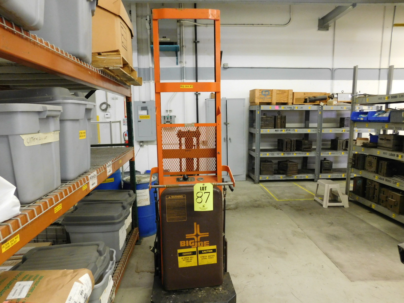 BIG JOE ELECTRIC POWER LIFT, MODEL 1518-R7-87