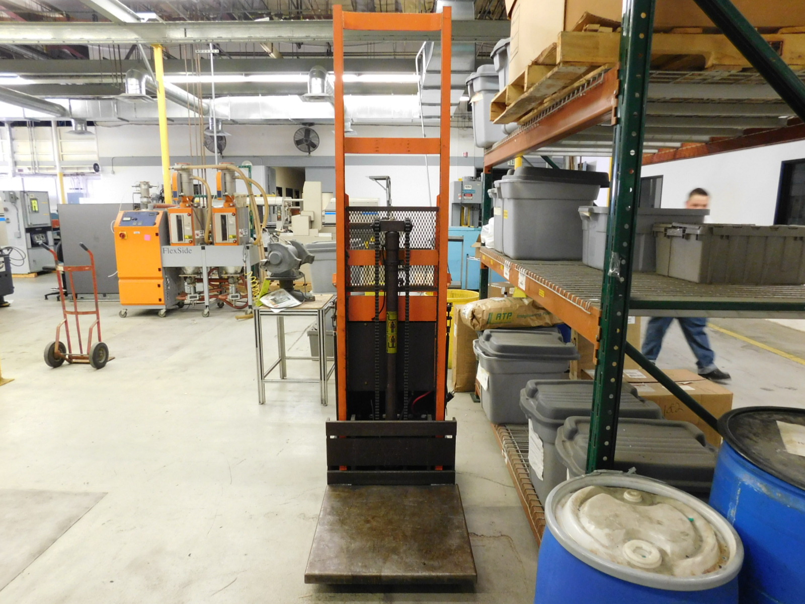 BIG JOE ELECTRIC POWER LIFT, MODEL 1518-R7-87