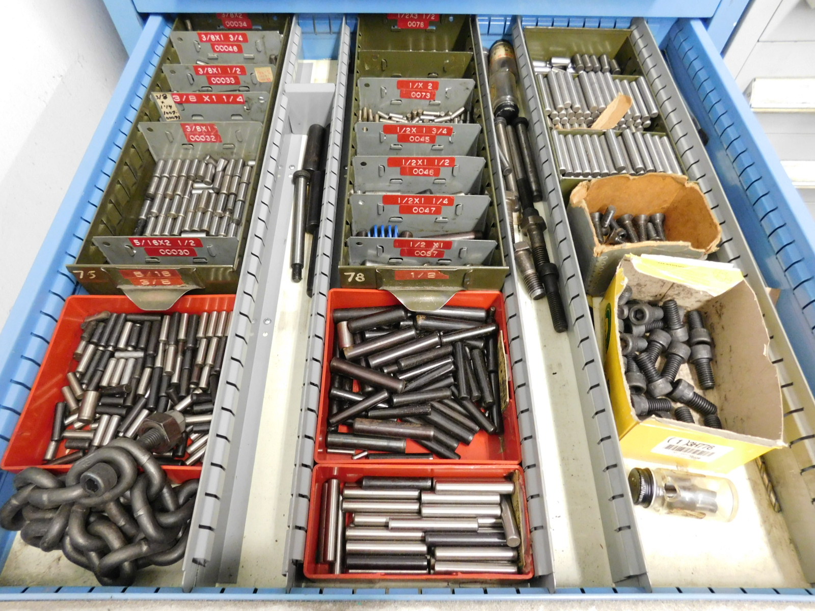 LYON 13 DRAWER TOOL/PARTS CABINET, 30"X28"X59" W/CONTENTS-91