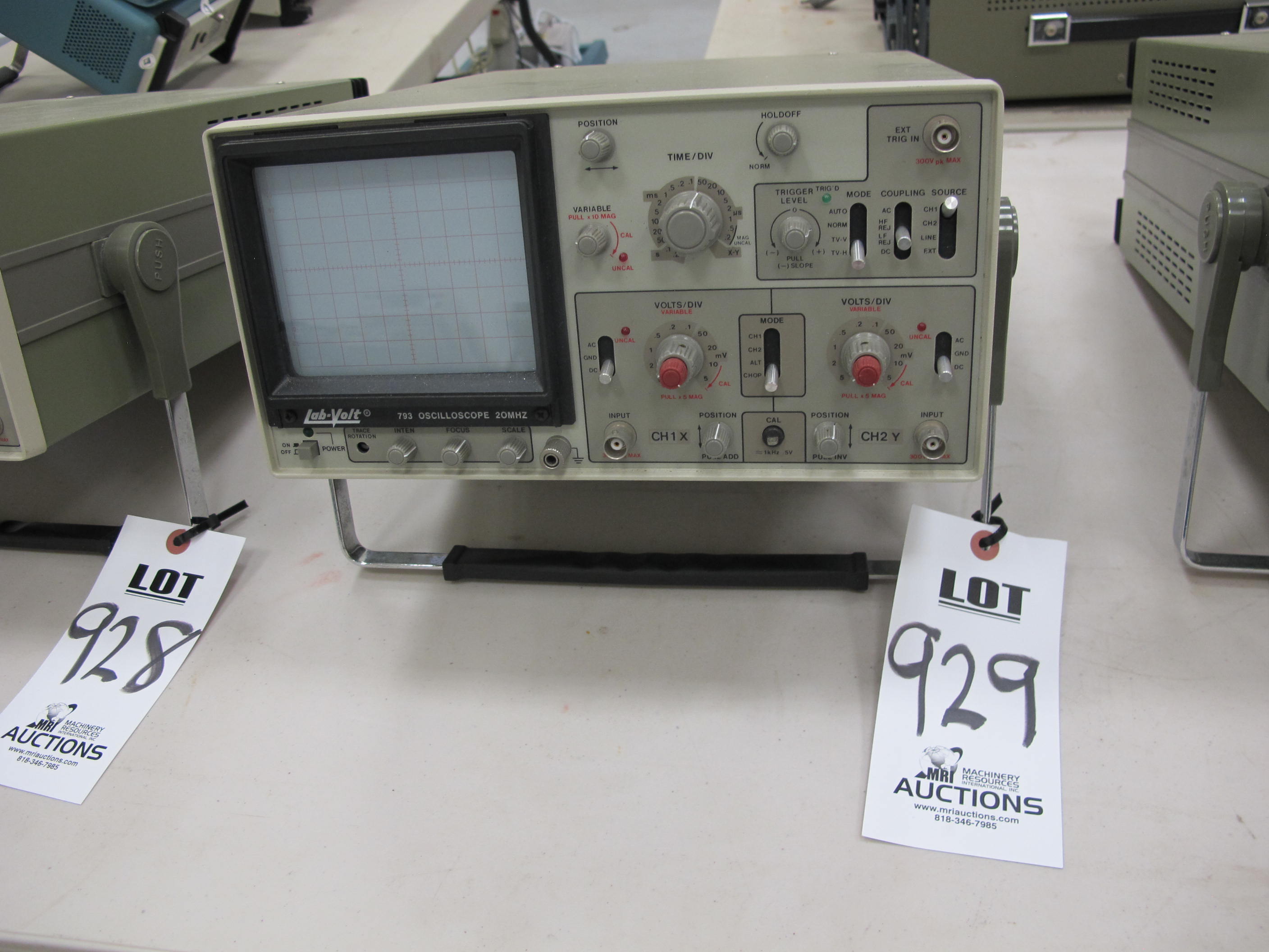 TEKTRONIX MODEL 2337 OSCILLOSCOPE 100MHZ (G-49) LOADING & HANDLING FEE $5-