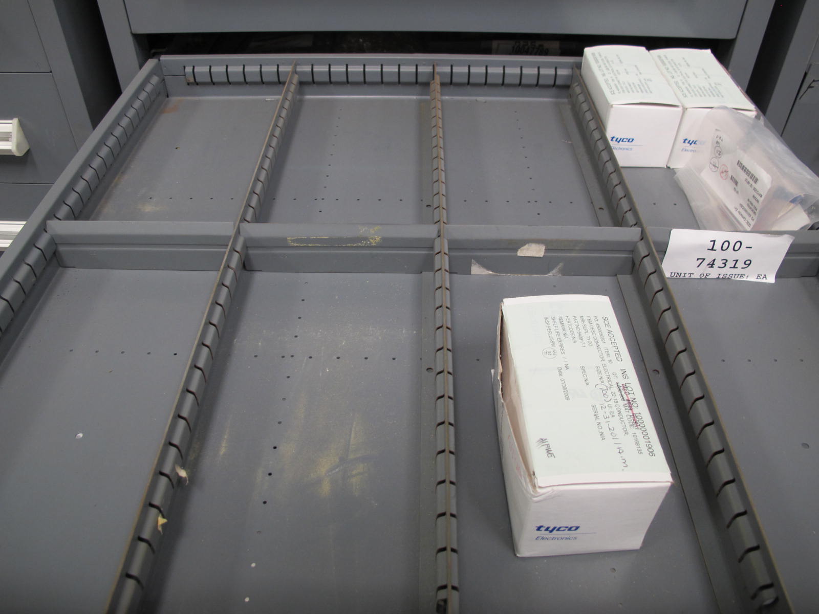 STANLEY VIDMAR CABINET, 5 DRAWER, TO INCLUDE: RELIEF VALVES, ELECTRICAL CONNECTORS, PRINTED CIRCUIT BOARDS, UNDER VOLTAGE DEVICES, MECHANICAL SPLICERS. LOCATED AT W-44. LOADING AND HANDLING FEE $25-353