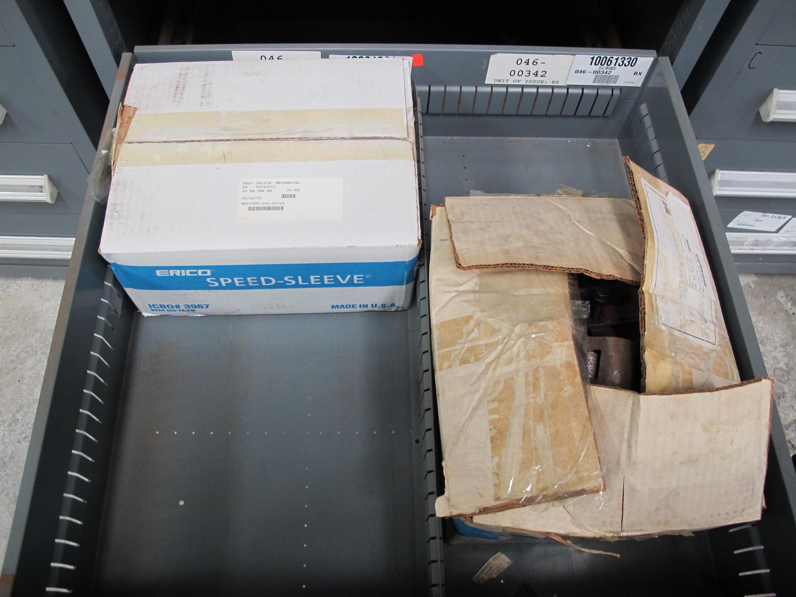 STANLEY VIDMAR CABINET, 5 DRAWER, TO INCLUDE: RELIEF VALVES, ELECTRICAL CONNECTORS, PRINTED CIRCUIT BOARDS, UNDER VOLTAGE DEVICES, MECHANICAL SPLICERS. LOCATED AT W-44. LOADING AND HANDLING FEE $25-353