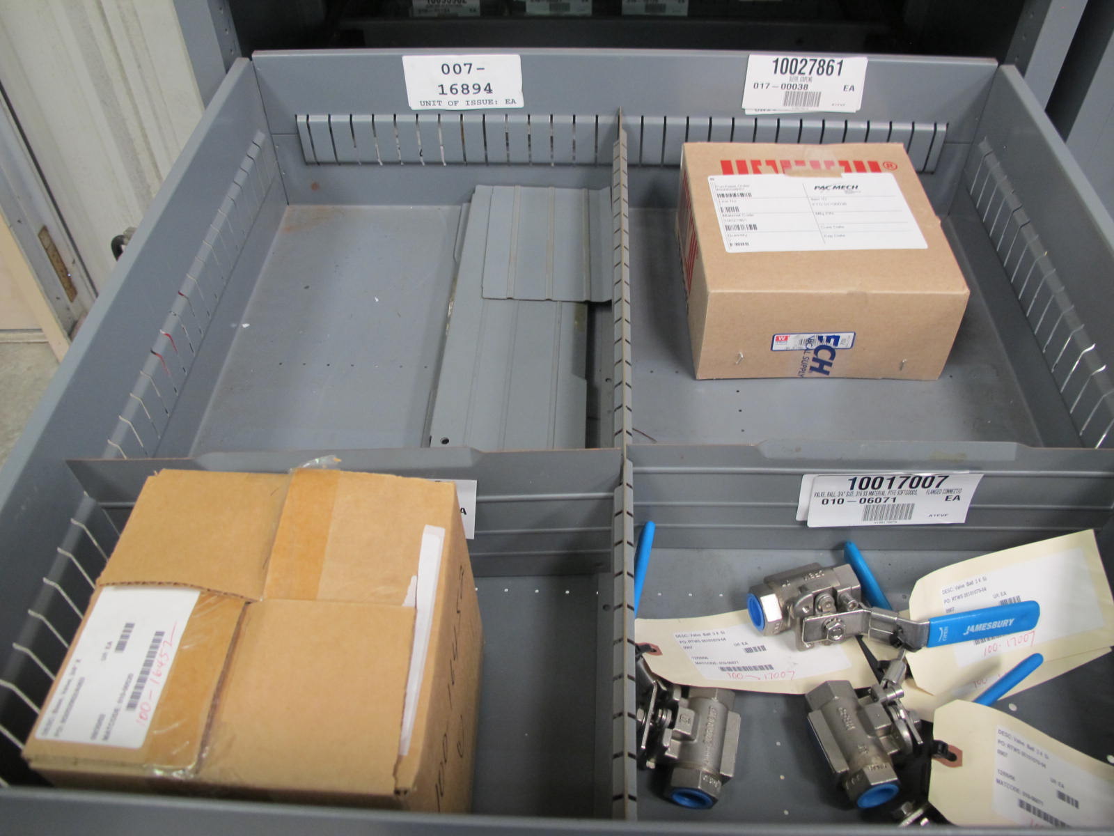 STANLEY VIDMAR CABINET, 5 DRAWER, TO INCLUDE: BALL VALVES, COUPLINGS, FLANGES, RELIEF VALVES, VALVE SPINDLES, PRINTED CIRCUIT BOARDS. LOCATED AT W-44. LOADING AND HANDLING FEE $25-355