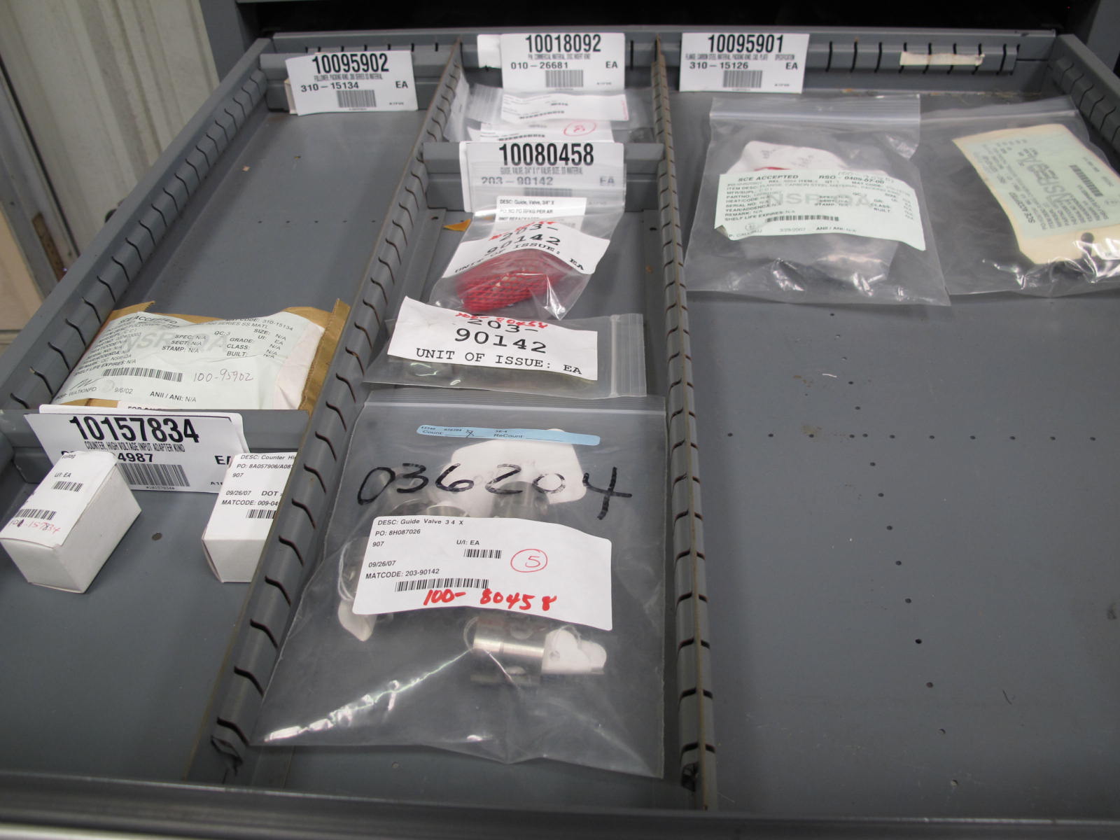 STANLEY VIDMAR CABINET, 5 DRAWER, TO INCLUDE: BALL VALVES, COUPLINGS, FLANGES, RELIEF VALVES, VALVE SPINDLES, PRINTED CIRCUIT BOARDS. LOCATED AT W-44. LOADING AND HANDLING FEE $25-355