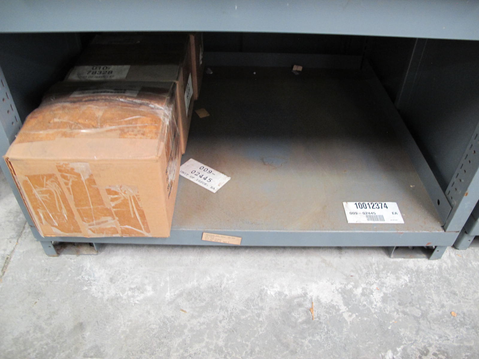 STANLEY VIDMAR CABINET, 5 DRAWER, TO INCLUDE: BALL VALVES, COUPLINGS, FLANGES, RELIEF VALVES, VALVE SPINDLES, PRINTED CIRCUIT BOARDS. LOCATED AT W-44. LOADING AND HANDLING FEE $25-355