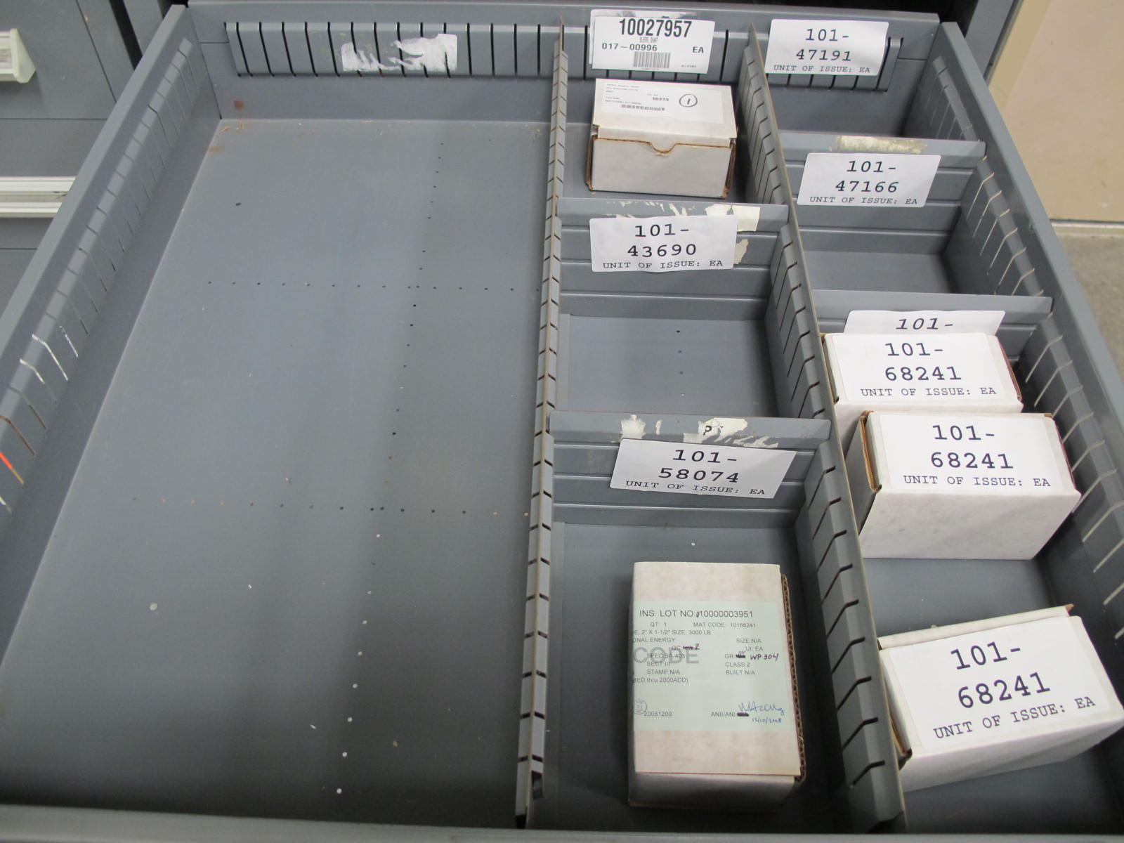 STANLEY VIDMAR CABINET, 5 DRAWER, TO INCLUDE: POPPET VALVES, PIPE REDUCERS, TRANSDUCERS, INPUT AND OUTPUT RELAYS. LOCATED AT W-44. LOADING AND HANDLING FEE $25-356