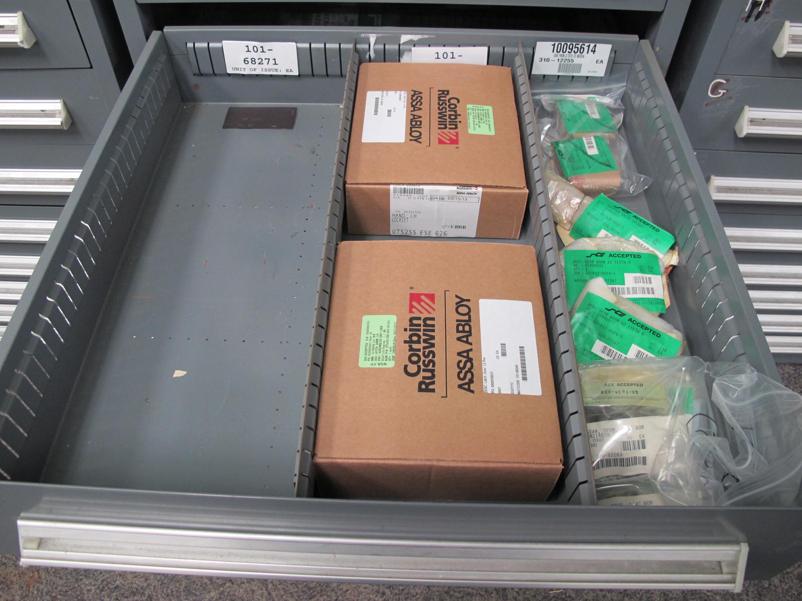 STANLEY VIDMAR CABINET, 5 DRAWER, TO INCLUDE: VALVE ASSEMBLIES, WORM GEAR TEETH, BOLTS, VALVE OPERATORS, FLANGE COUPLINGS, . LOCATED AT W-44. LOADING AND HANDLING FEE $25-360