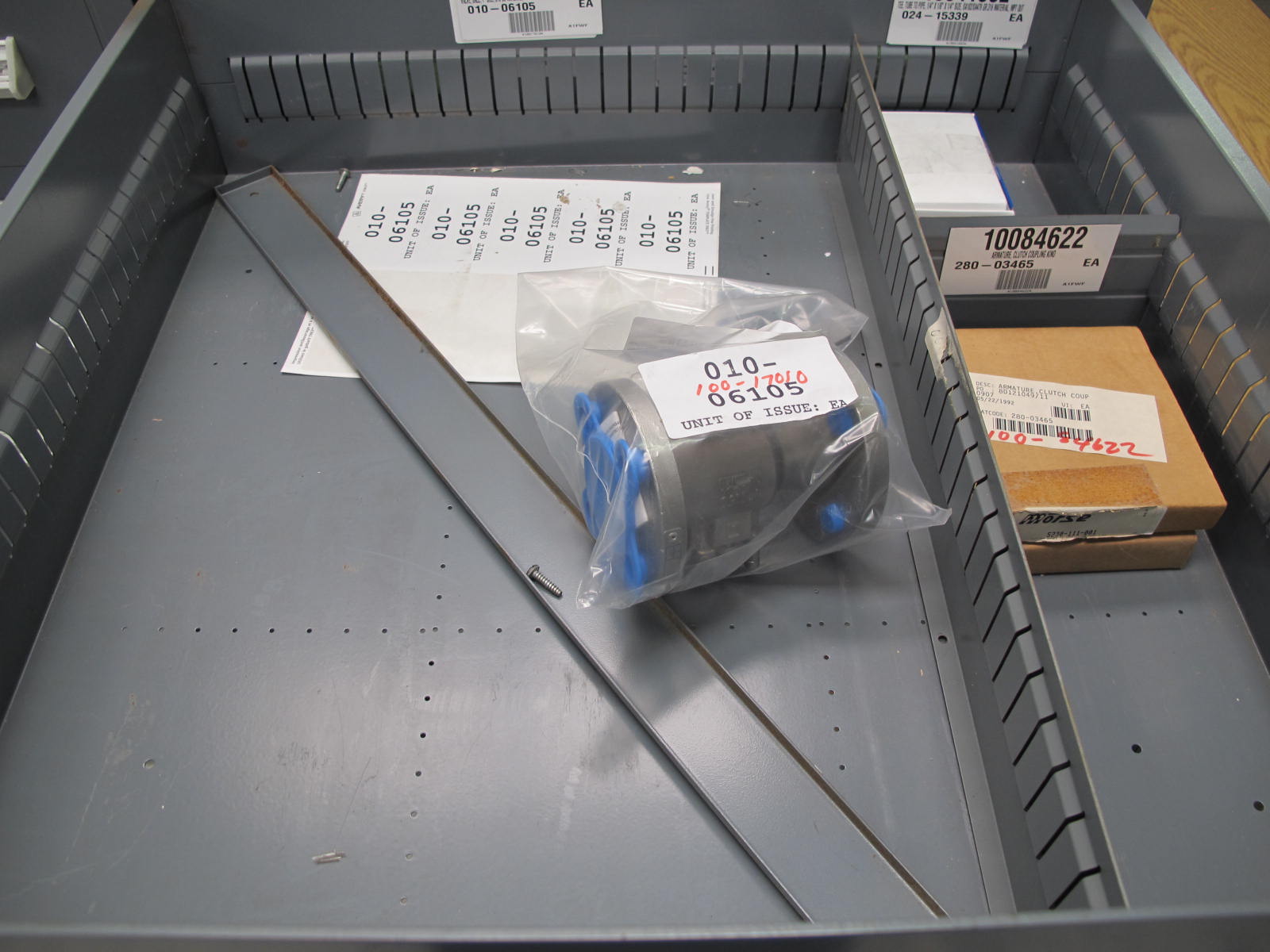 STANLEY VIDMAR CABINET, 5 DRAWER, TO INCLUDE: BALL VALVES, GLOBE VALVE, 1000 AMP SHUNT, HOSE CLAMPS, INDICATORS. LOCATED AT W-44. LOADING AND HANDLING FEE $25-362