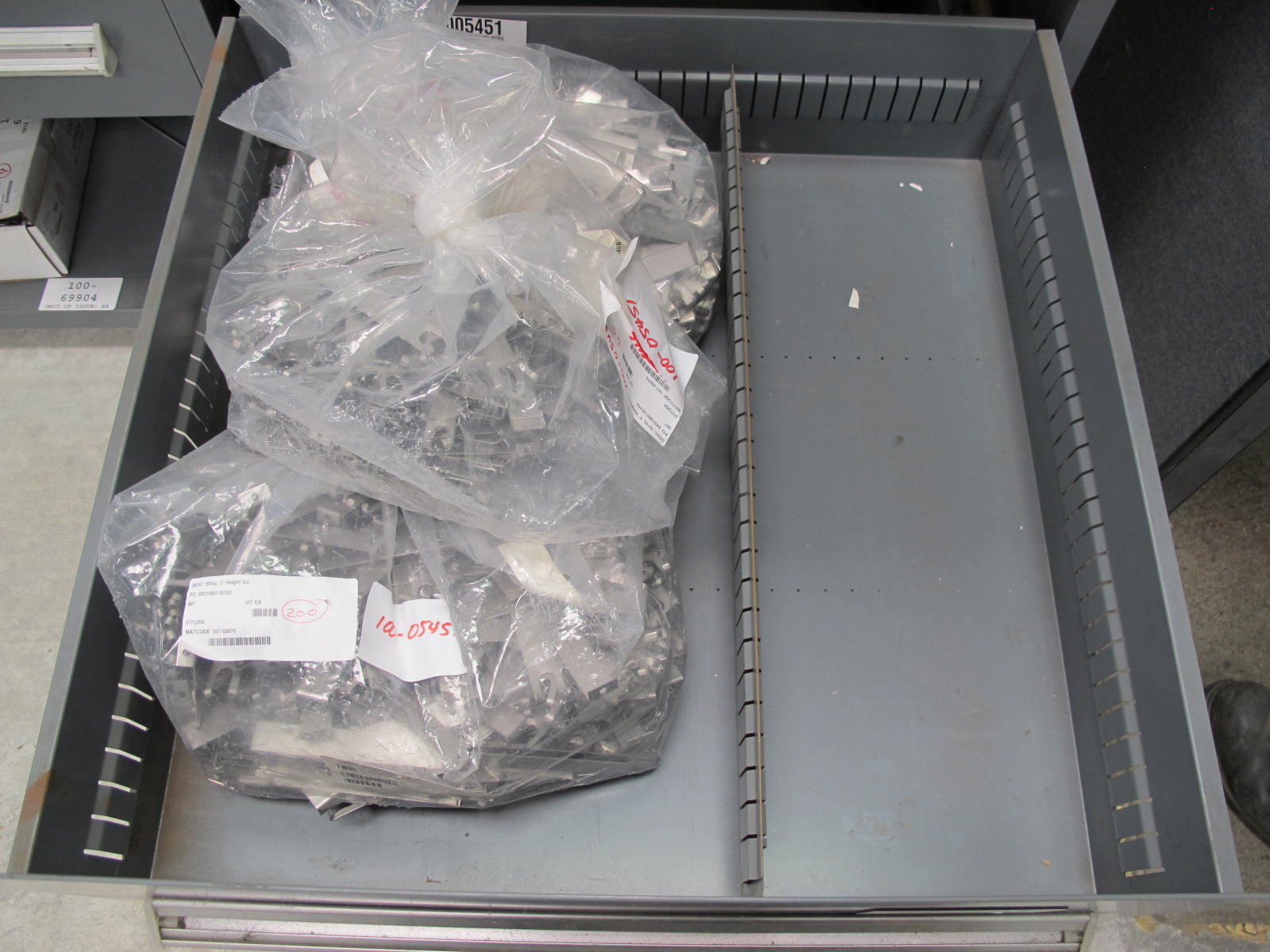 STANLEY VIDMAR CABINET, 5 DRAWER, TO INCLUDE: BALL VALVES, GLOBE VALVE, 1000 AMP SHUNT, HOSE CLAMPS, INDICATORS. LOCATED AT W-44. LOADING AND HANDLING FEE $25-362