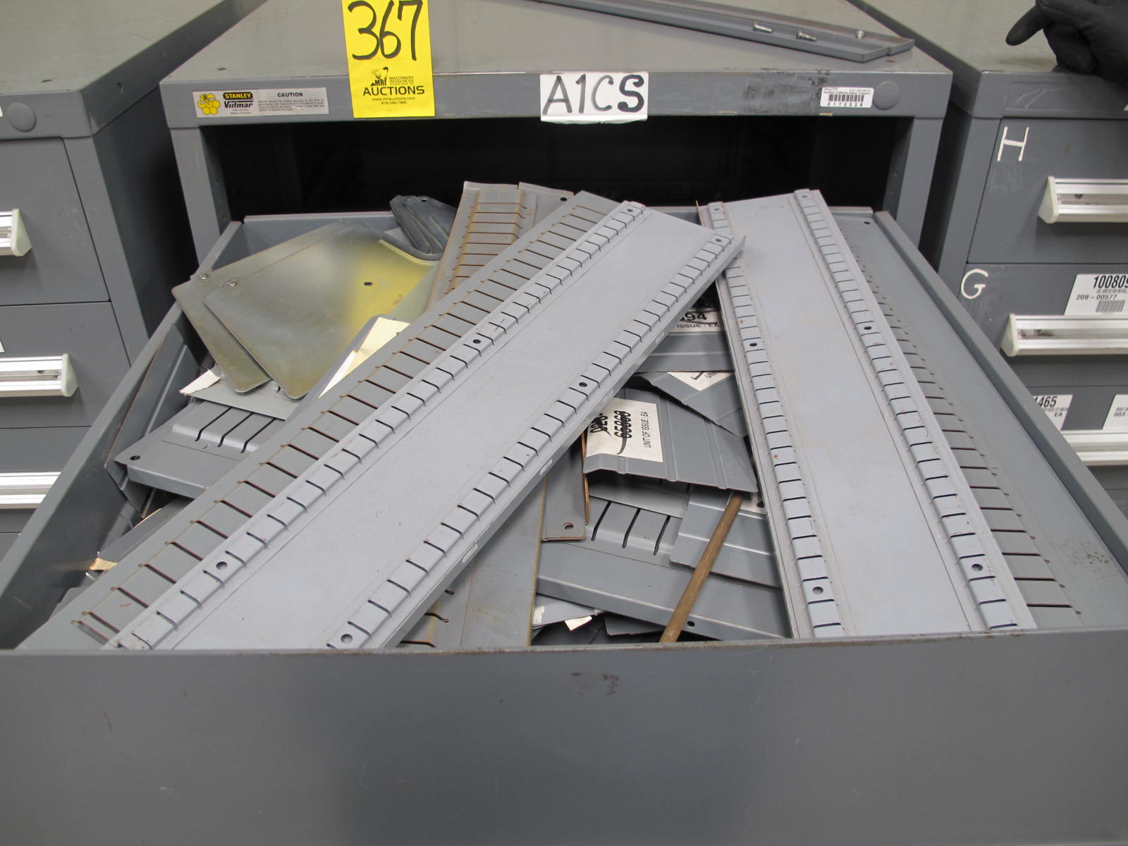 STANLEY VIDMAR CABINET, 5 DRAWER, TO INCLUDE: SWITCHES. LOCATED AT W-44. LOADING AND HANDLING FEE $25-367