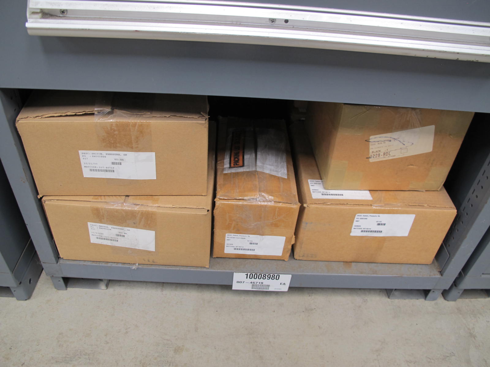 STANLEY VIDMAR CABINET, 5 DRAWER, TO INCLUDE: SWITCHES. LOCATED AT W-44. LOADING AND HANDLING FEE $25-367