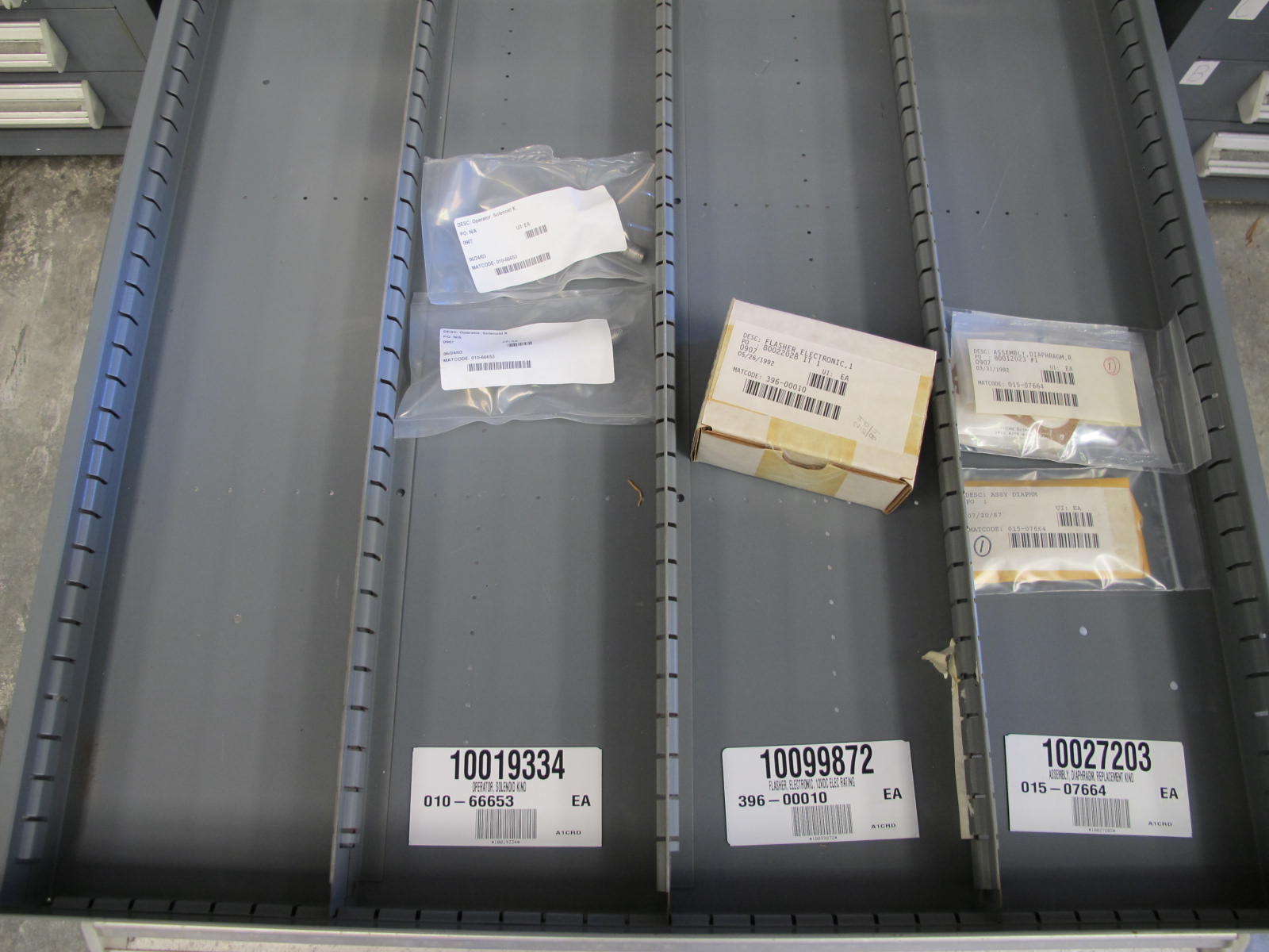 STANLEY VIDMAR CABINET, 11 DRAWER, TO INCLUDE: GASKETS, PRESSURE REGULATORS, INCANDESCENT LIGHTS, COUPLING SLEEVES, PRINTEDC CIRCUIT BOARDS, AIR FILTERS, BUSHINGS. LOCATED AT W-44. LOADING AND HANDLING FEE $25-371