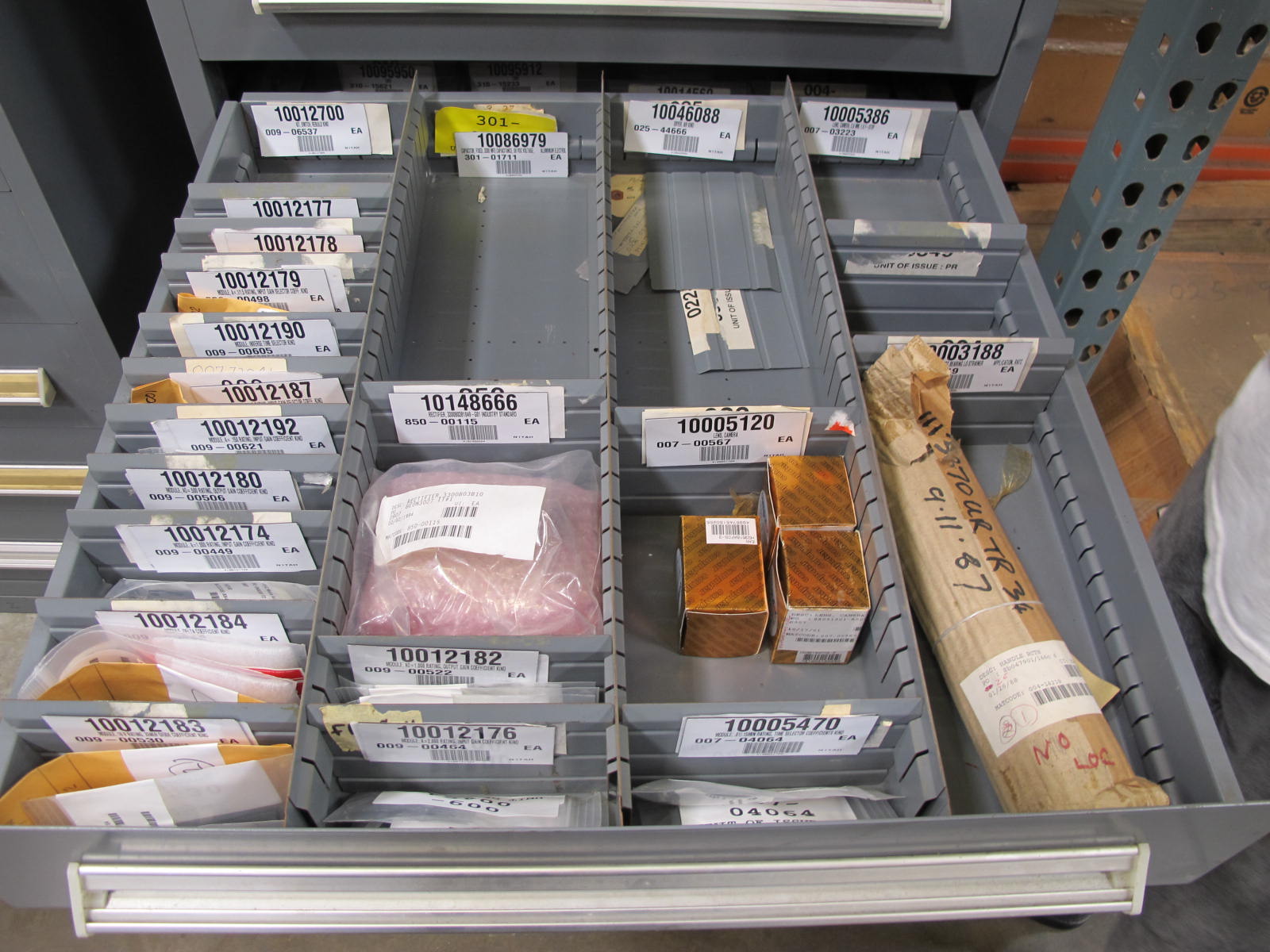 STANLEY VIDMAR CABINET, 11 DRAWER, TO INCLUDE: LIGHT BULBS, CHECK VALVES, PNUEMATIC TIME DELAY ATTACHMENTS, DEFLECTORS, CAMERA LENS, RECTIFIER, MISC MODULES, PRESSURE GAUGE, COMPRESSOR PISTONS. LOCATED AT W-50 . LOADING AND HANDLING FEE $25-372