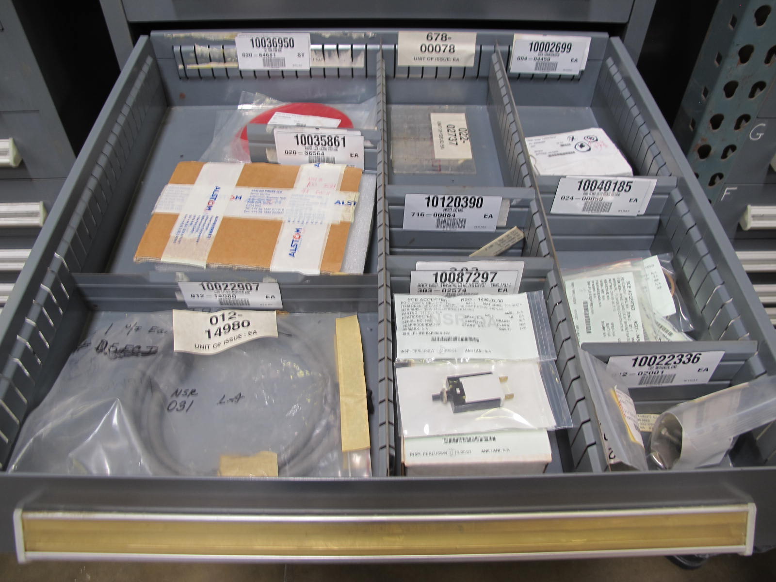 STANLEY VIDMAR CABINET, 8 DRAWER, TO INCLUDE: FLOW DETECTORS, TERMINAL BLOCKS, CAPACITORS, LUBRICATORS, CIRCUIT BREAKERS, VALVE MANIFOLDS, KEYBOARD DISPLAYS, PRESSURE REGULATOR. LOCATED AT W-50 . LOADING AND HANDLING FEE $25-381