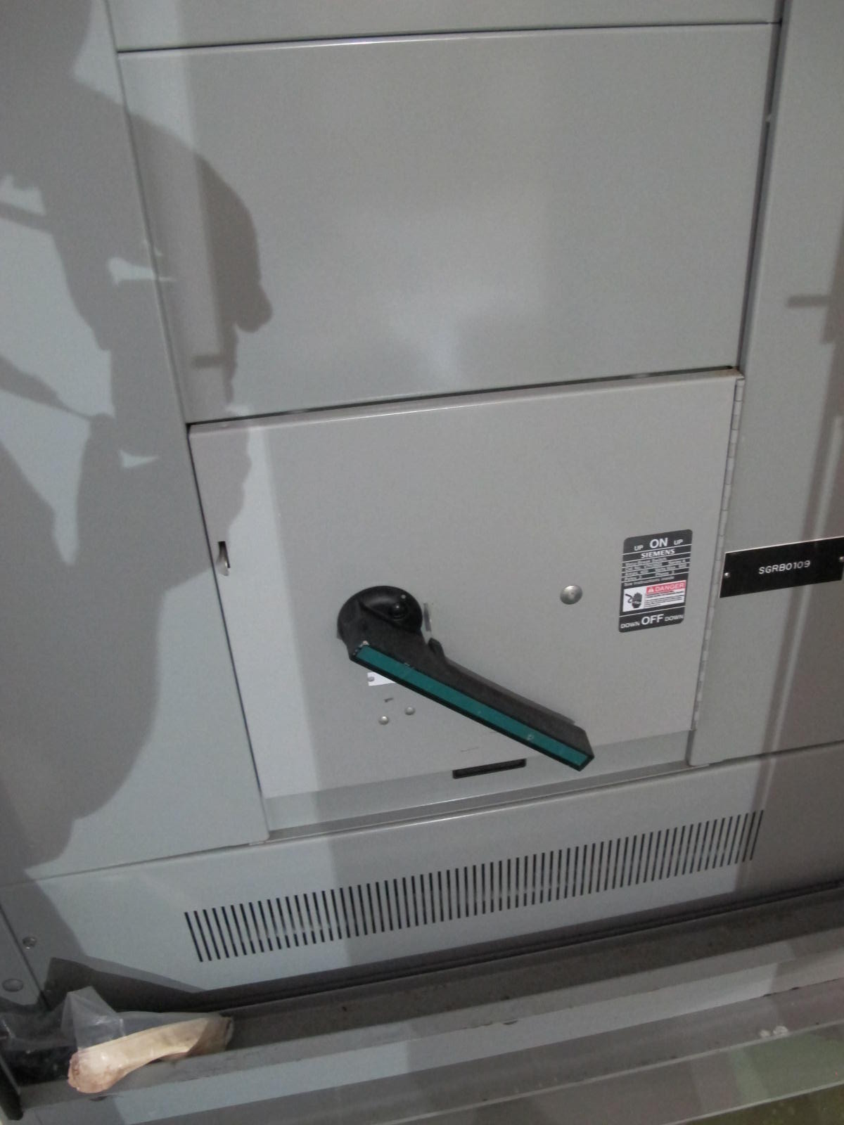 INDUSTRIAL ELECTRIC MANUFACTURING, MOTOR CONTROL CENTER, VOLTS 480, 60 HZ, THREE PHASE, SECTION AMPS 2000, SUPPLY AMPS 4000, R.M.S SYMMETRICAL AMPS 65000, 3 COLUMN WITH (8) SIEMENS VACU-BRAKE SWITCH BREAKERS. 600 AMP, 600 VOLT MAX, THREE POLE, THREE PHASE, (1) SIEMENS VACU-BRAKE SWITCH BREAKER, 400 AMP, 400 MAX VOLTS, THREE POLE, THREE PHASE. LOCATED AT W-50 . LOADING AND HANDLING FEE $200-387