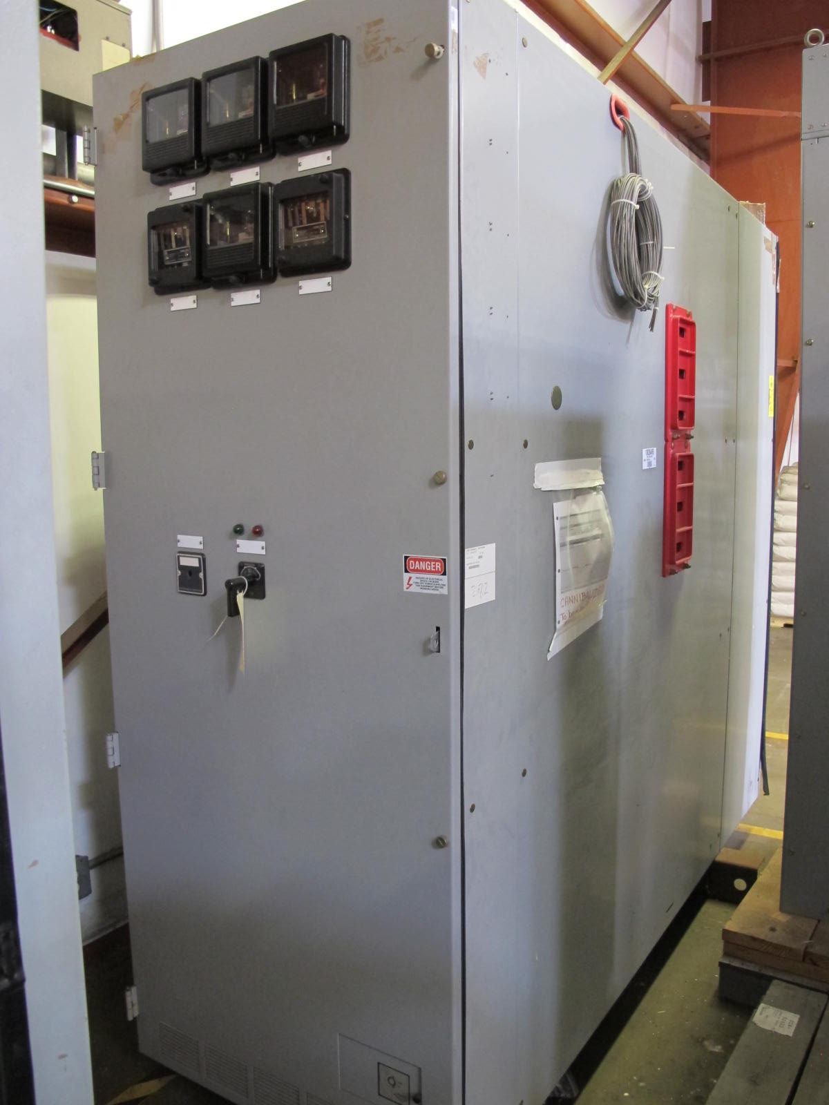 ASSEMBLY, SWITCHGEAR TYPE, CUBICLE KIND. 3000AMP, ABB 5HK350, 36" WIDE X 90" HIGH X 98-1/4" DEEP. LOCATED AT W-50 . LOADING AND HANDLING FEE $25-389