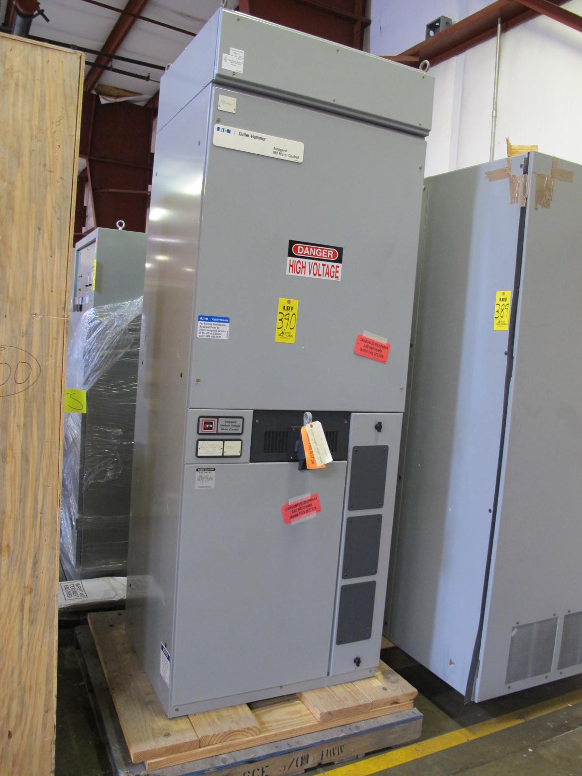 EATON/CUTLER HAMMER MOTOR CONTROL CENTER AMPGARD, 300 HP STARTER. LOCATED AT W-50 . LOADING AND HANDLING FEE $25-390