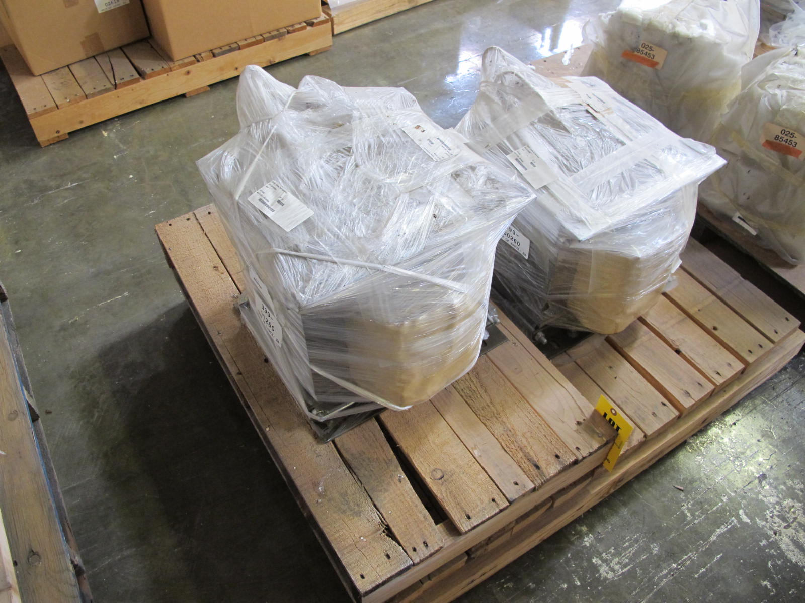 (2) CHOKE, 3RD HARMONIC KIND. LOCATED AT W-50 . LOADING AND HANDLING FEE $25-425