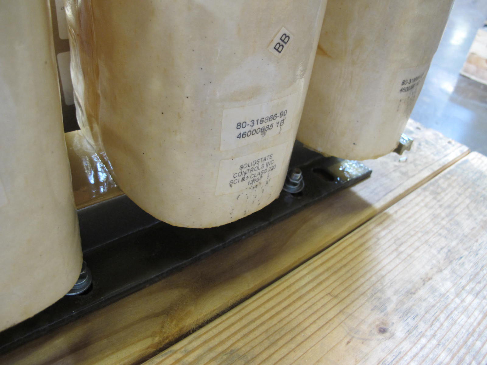 LOT TO INCLUDE: (1) TRANSFORMER, BATTERY CHARGER KIND, XDW20, 480/140V, 60 HZ. FOR EDG 20 AMP BATTERY CHARGER, MODEL 85-CC0200-23, (2) TRANSFORMER, 3 PHASE, 480-480 VOLT RATING, (1) CHOKE, CHARGER KIND, XDC75, 0.725 MHY, 130 VDC. FOR EDG 20 AMP BATTERY CHARGER, MODEL 85-CC0200-23, (1) METER, AMP TYPE, DIGITAL DC KIND, 0-50A DC RANGE, 4.5" SIZE. FOR EDG 20 AMP BATTERY CHARGER, MODEL 85-CC0200-23, (1) BREAKER, CIRCUIT TYPE, 15 AMP RATING, 3 POLE, 250/600V, 25K@480V. FOR EDG 20 AMP BATTERY CHARGER, MODEL 85-CC0200-23, (1) BREAKER, CIRCUIT TYPE, 20 AMP RATING, 3 POLE, 250/600V, 22K@250V. FOR EDG 20 AMP BATTERY CHARGER, MODEL 85-CC0200-23, AND MISC ELECTRICAL COMPONENTS. LOCATED AT W-50 . LOADING AND HANDLING FEE $25-429