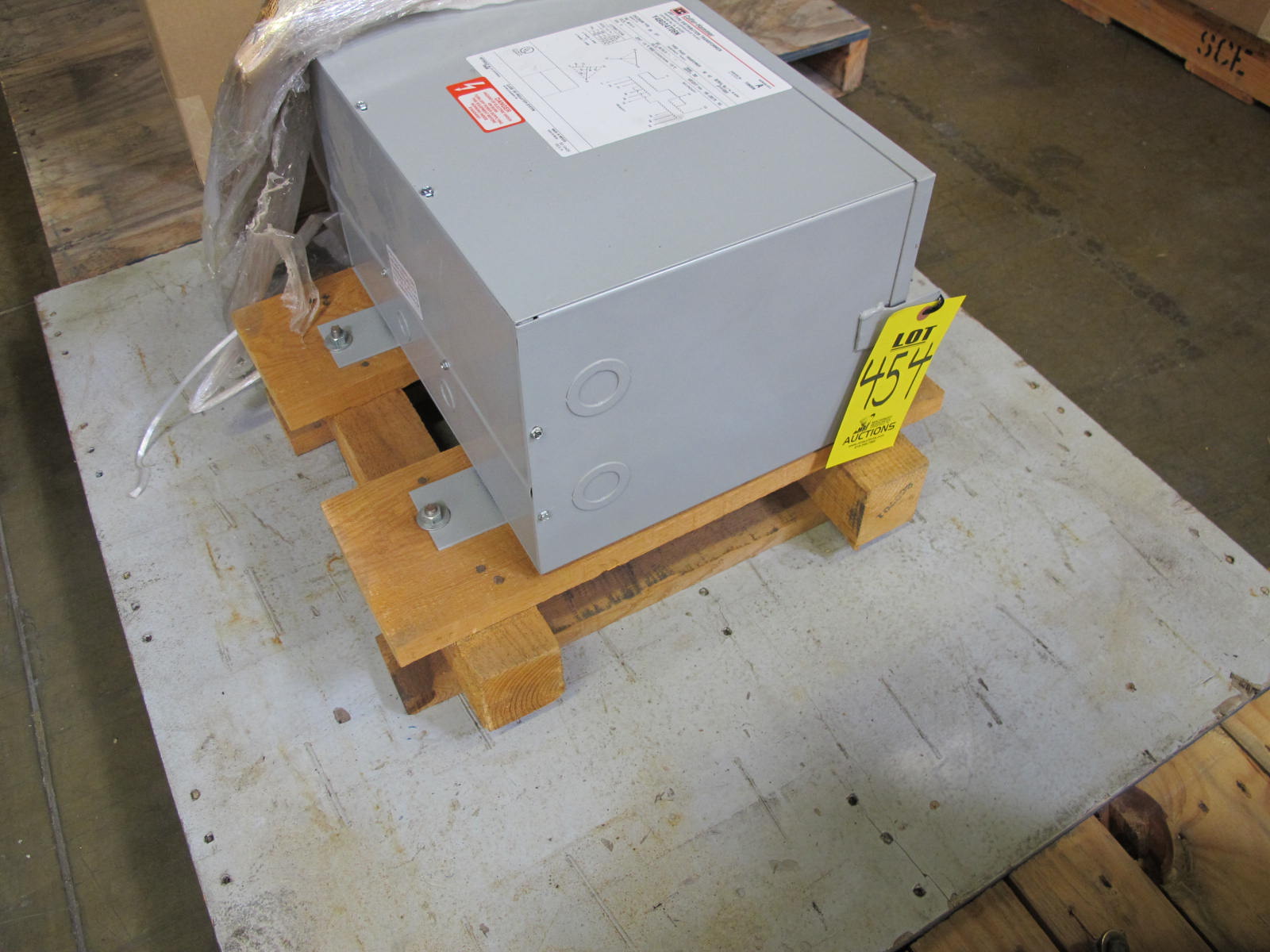 CUTLER-HAMMER TRANSFORMER, 6 KVA, 480 DELTA TO 240 DELTA VOLT RATING, POWER KIND, 3 PHASE.. LOCATED AT W-50 . LOADING AND HANDLING FEE $25-454
