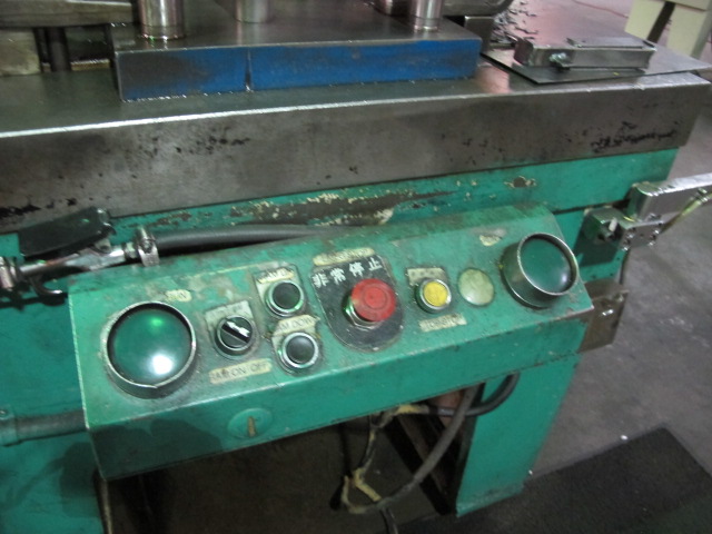 KOMATSU PUNCH PRESS, MODEL 80, OBS  80 TON CAPACITY, HYDRAULIC, 23î X 39î BOLSTER, SAFETY CURTAINS, DUAL PALM BUTTONS-13