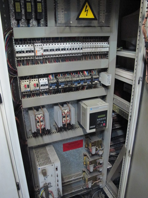 1999 CLIFFORD AUTOMATIC CNC MESH WELDING LINE, MODEL CLW12, 8MM-3MM LINE WIRE DIAMETER, 20 WIRE LINES, CROSSWIRE DIAMETER: 6MM, CROSSWIRE LENGTH: 1300 MM, LINEWIRE PITCH: INFINITELY VARIABLE FROM 10MM, CROSSWIRE FEED: SINGLE GAP TYPE MAGAZINE TOOLED FOR PRODUCING 2 MATS, SIDE BY SIDE, (10) WELDPRESSES, (20) BOTTOM ELECTRODES, (4) 125 KVA WELDING TRANSFORMERS, 120 CROSSWIRES MAX. SPEED, LINEAR MODEL QM12/25 PAILOUT, AUTOMATIC SHEET STACKER, WATER COOLING SYSTEM, MITSUISHI A1 CNC CONTROL, S/N 8874, SHEET STACKER, S/N 8979, (2) ENCLOSED CARTS FULL OF WELDING TIPS AND REALTED TOOLING INCLUDED WITH MACHINE-2