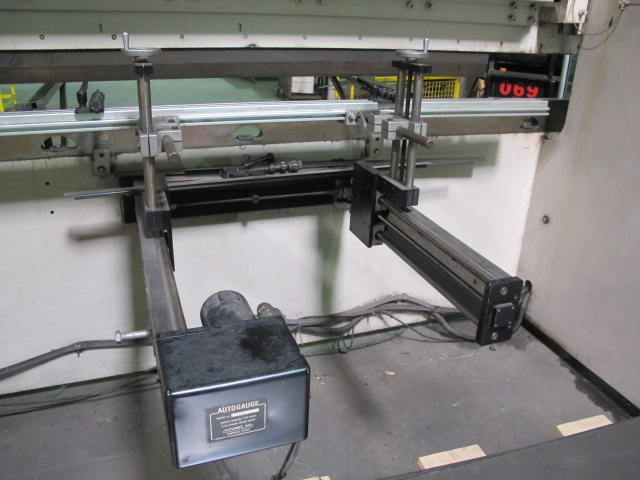 WYSONG HYDRAULIC PRESS BRAKE, MODEL MT18-104, 10' X 60 TON CAPACITY, 6î STROKE, 9î ADJUSTMENT, 15î DIE SPACE, AUTOGAGE G24 BACKGAUGE, DUAL PALM CONTROL ON PEDESTAL STAND, ELECTRIC FOOT PEDAL,  STI MINI SAFE MS4400 SERIES LIGHT SAFETY CURTAINS, S/N MTH60-120-3